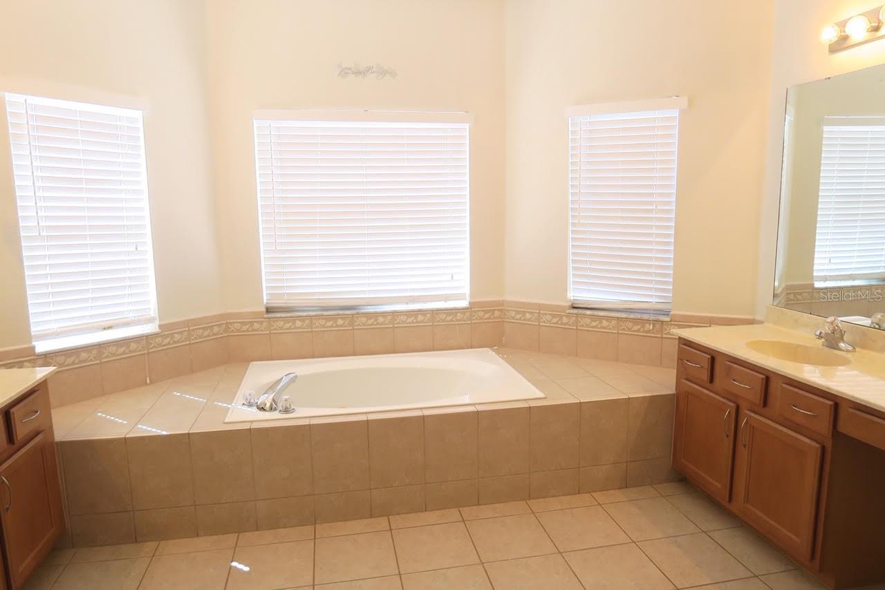 2906 SWEETSPIRE CIR, KISSIMMEE, FL — photo 15
