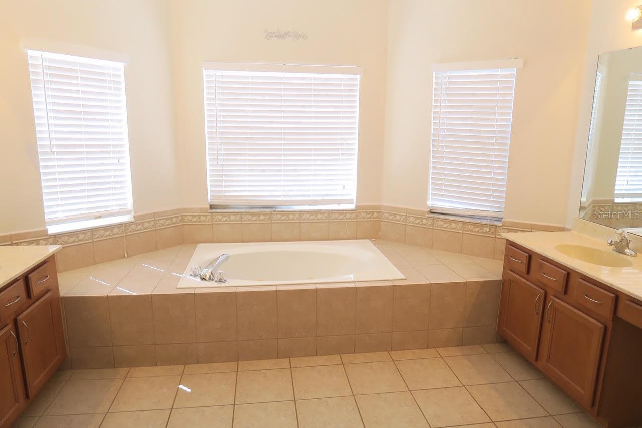 2906 SWEETSPIRE CIR, KISSIMMEE, FL — photo 16