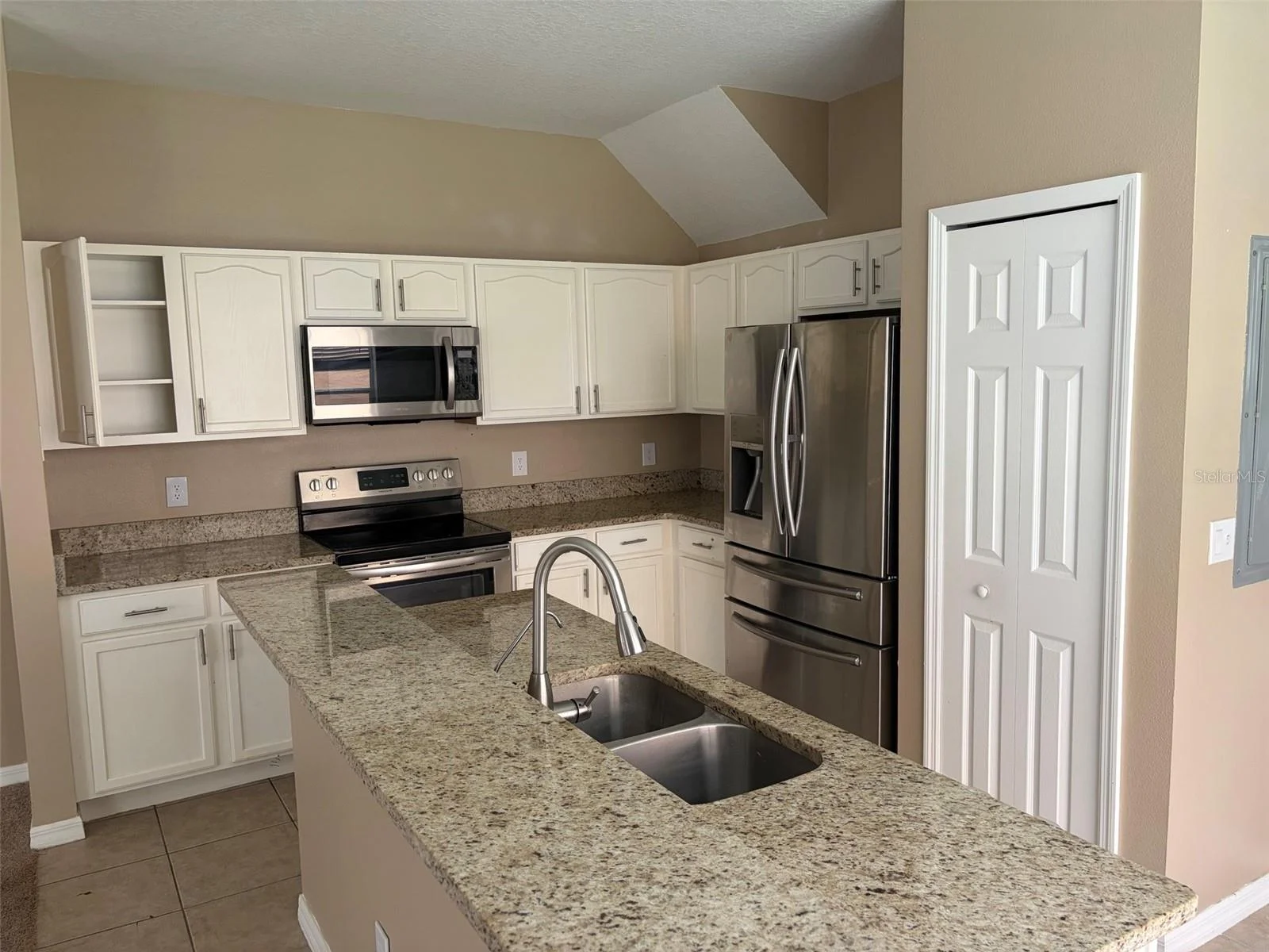 1407 RETREAT CIR, CLERMONT, FL — photo 4