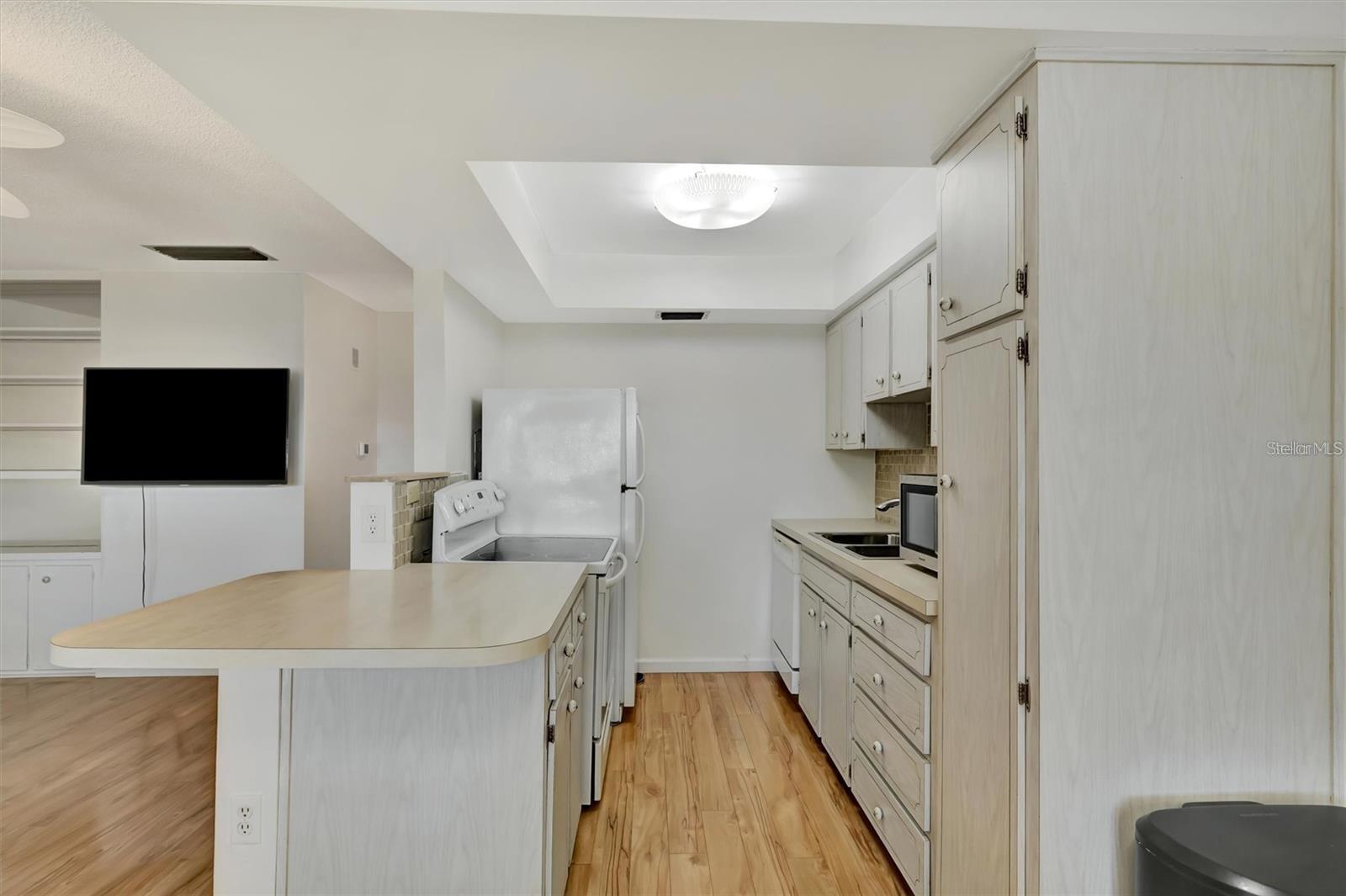 650 PINELLAS POINT DR S ##205, ST PETERSBURG, FL — photo 4