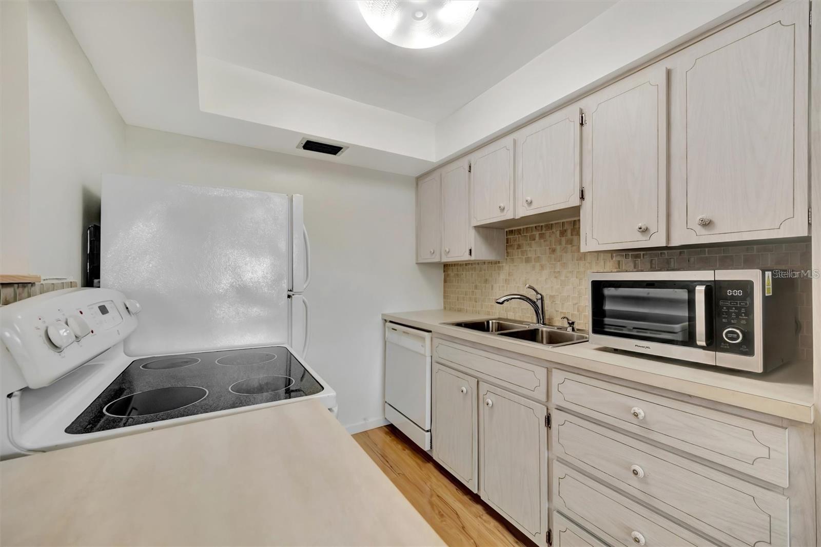 650 PINELLAS POINT DR S ##205, ST PETERSBURG, FL — photo 10