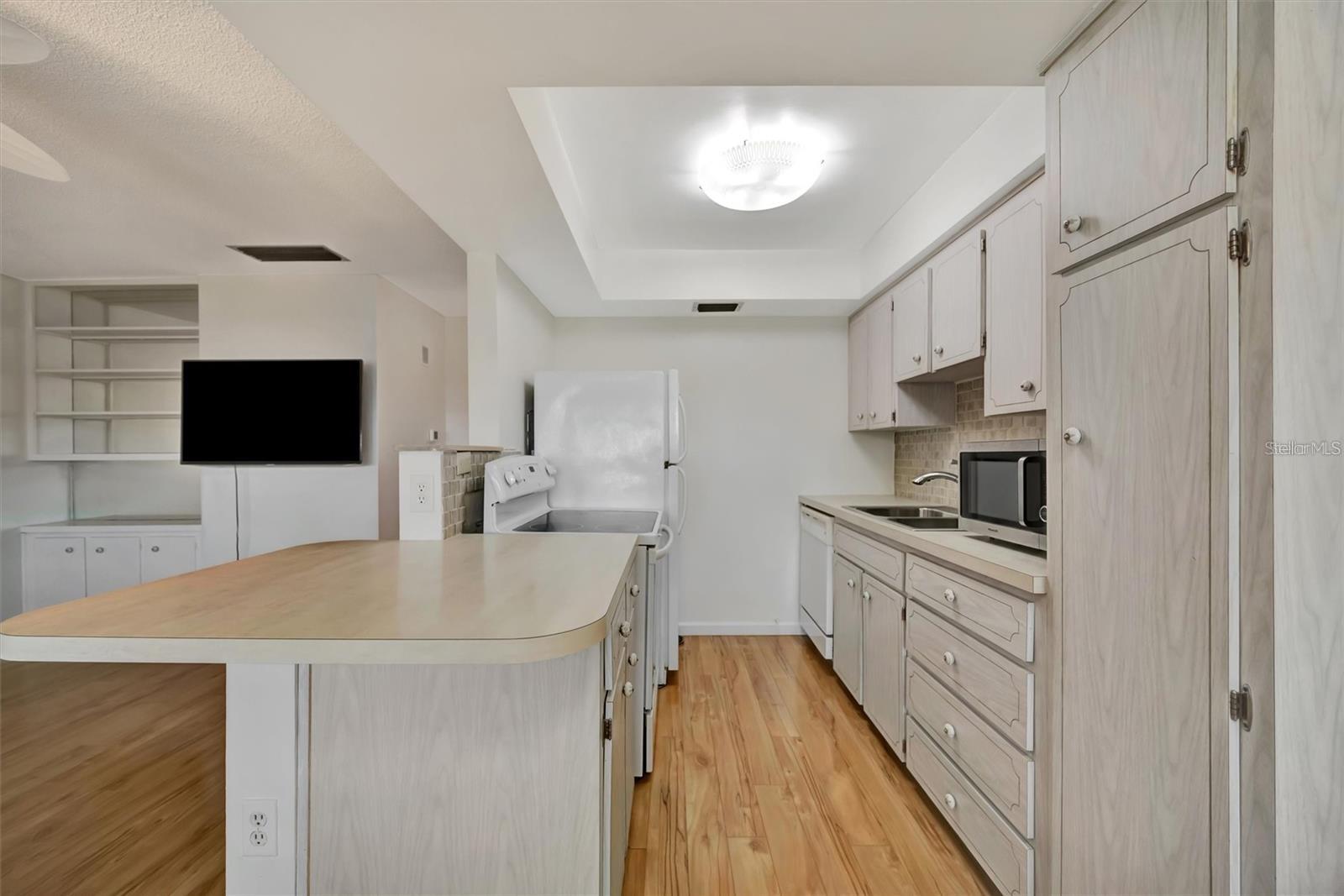650 PINELLAS POINT DR S ##205, ST PETERSBURG, FL — photo 14