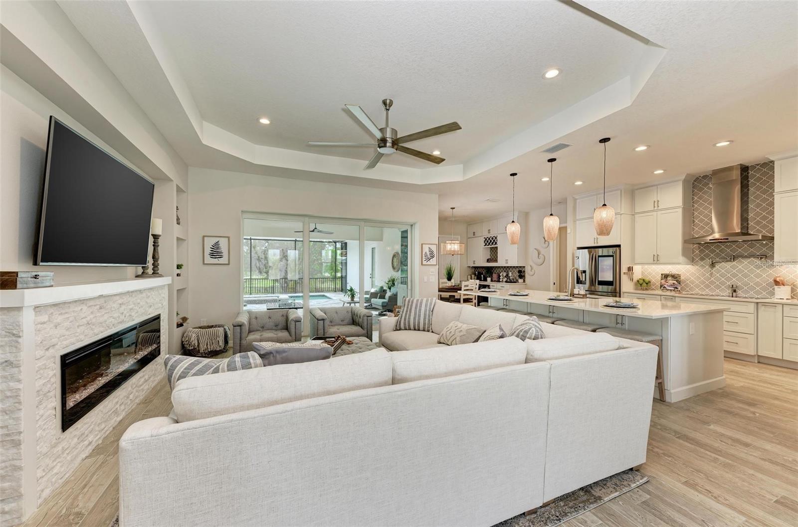 8211 37TH AVENUE CIR W, BRADENTON, FL — photo 17