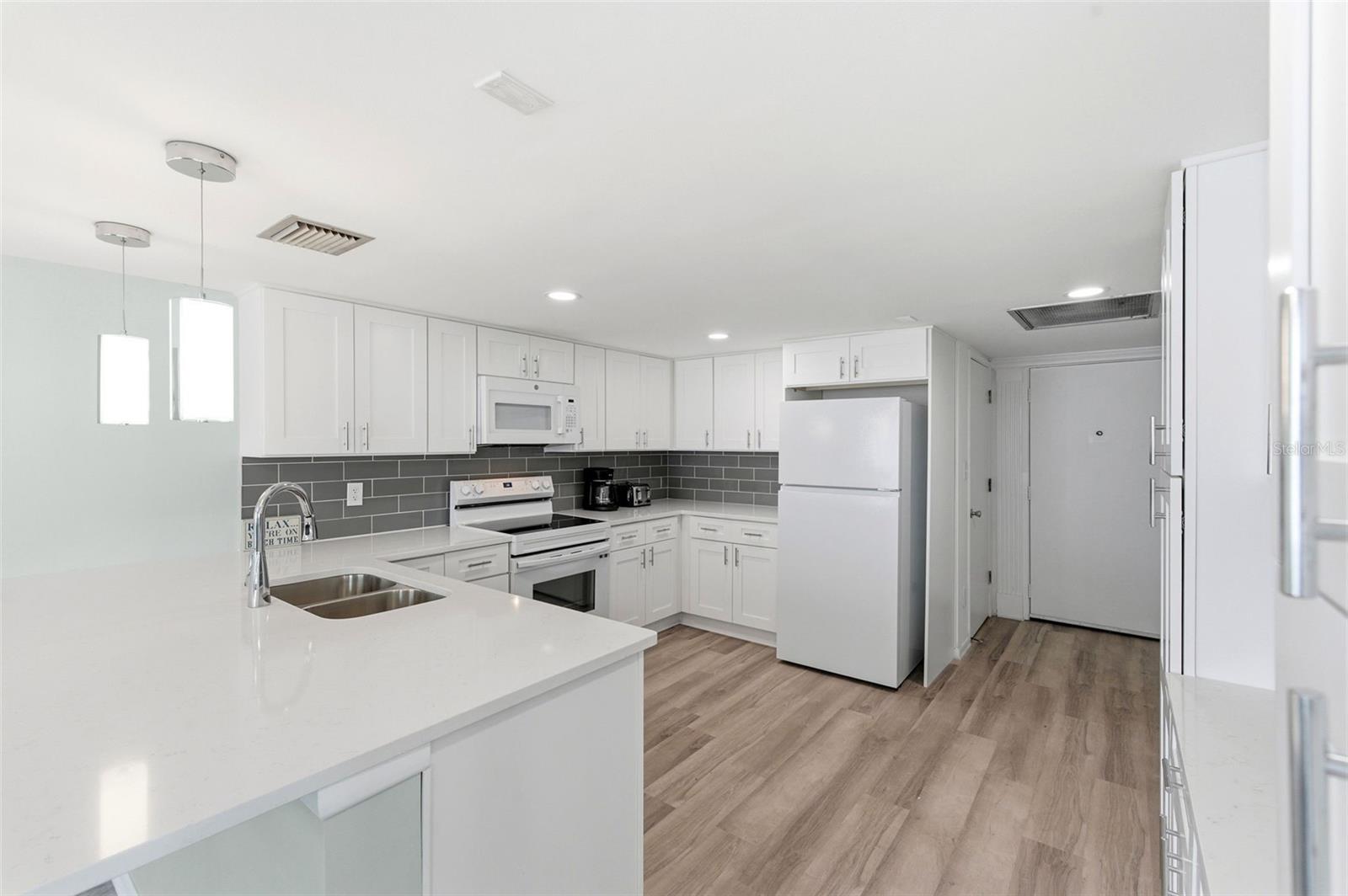 17408 GULF BLVD #403, REDINGTON SHORES, FL — photo 21