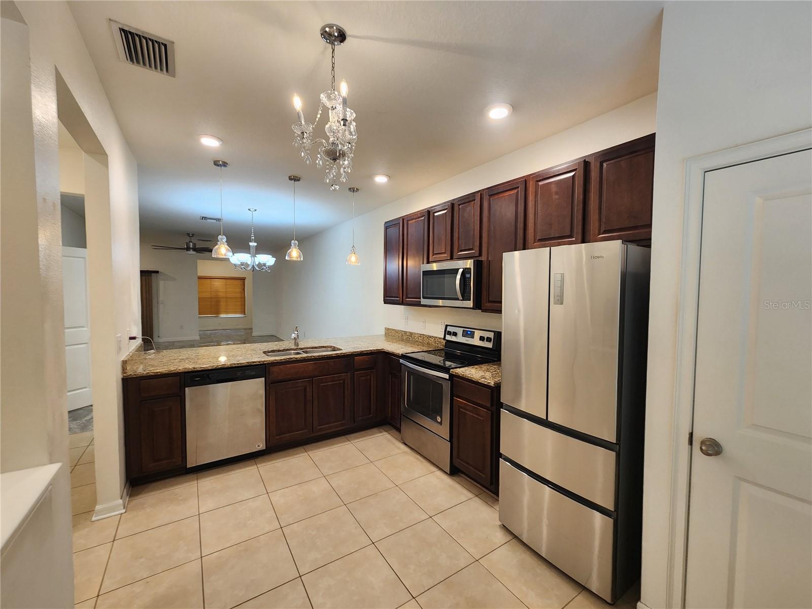 1112 HILLHURST DR, WESLEY CHAPEL, FL — photo 4