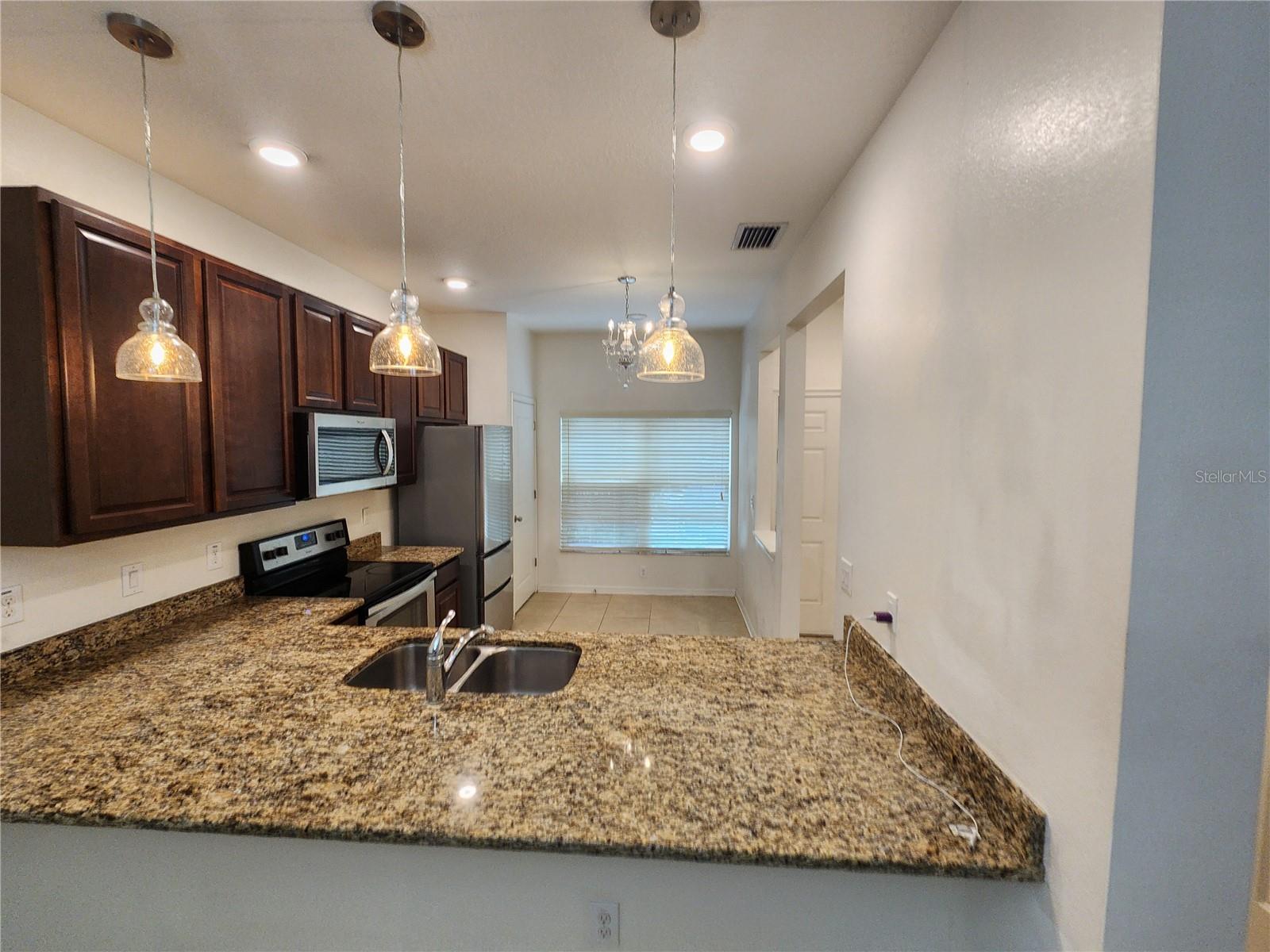 1112 HILLHURST DR, WESLEY CHAPEL, FL — photo 9