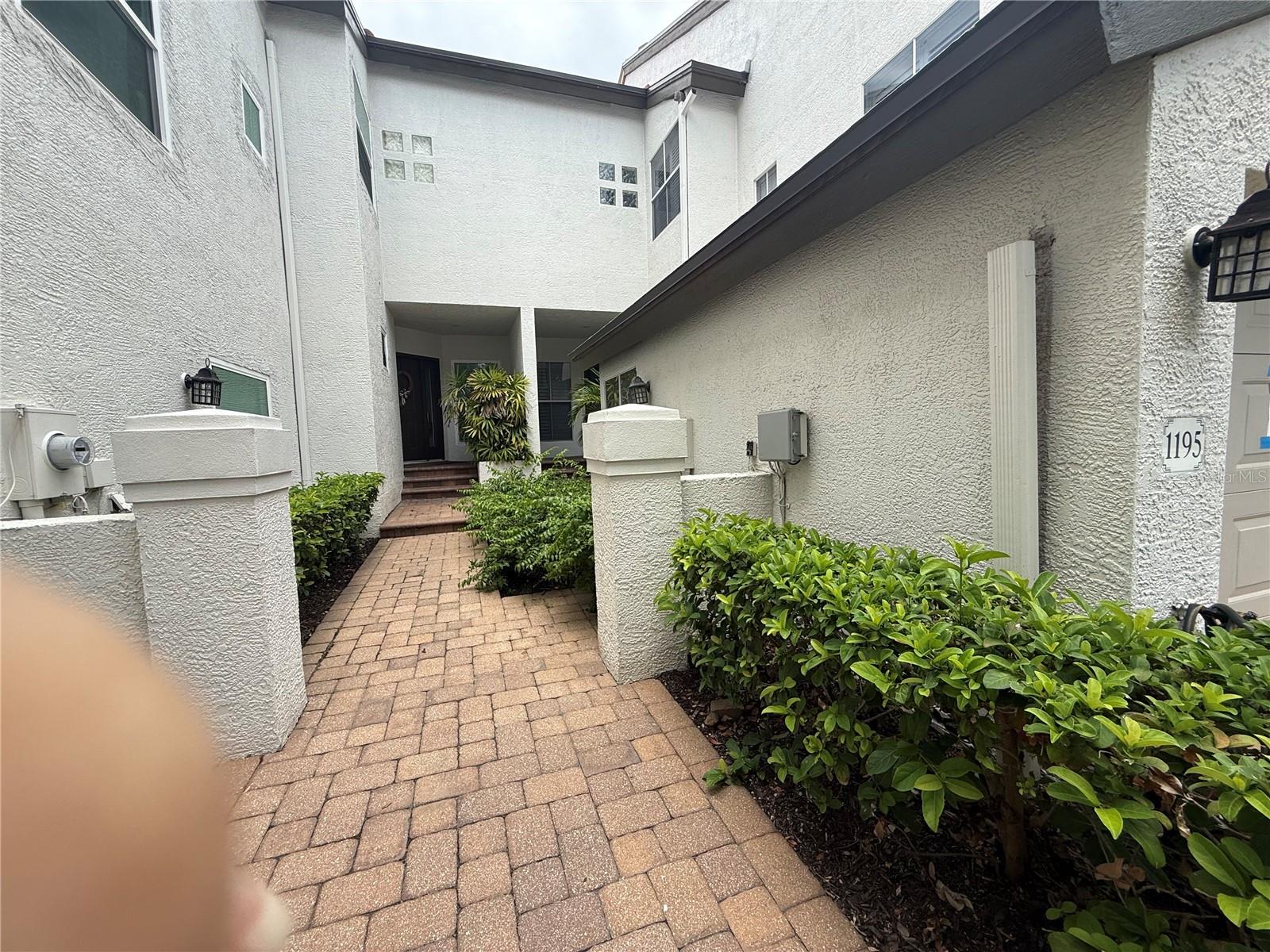 1195 SHIPWATCH CIR, TAMPA, FL