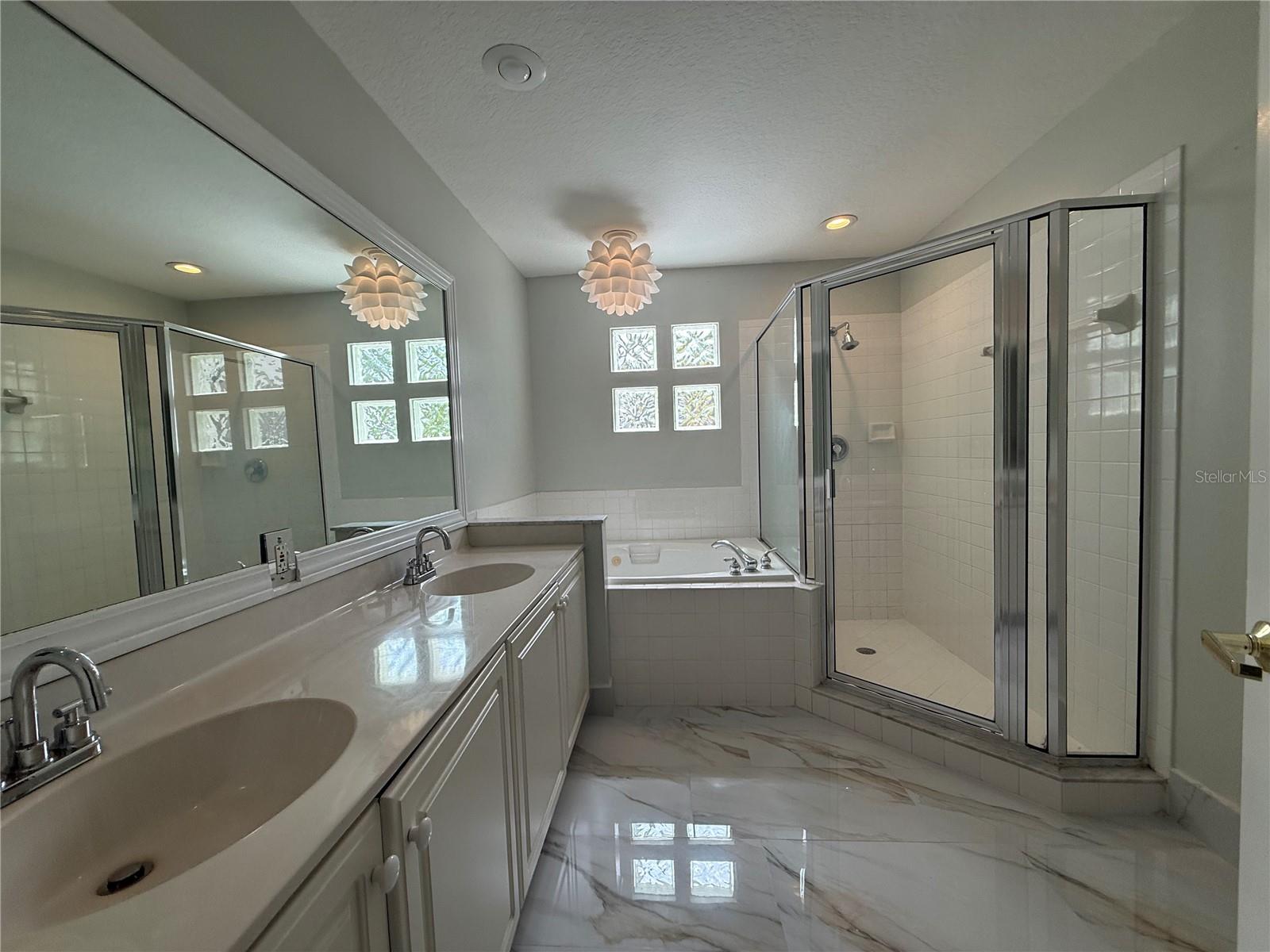 1195 SHIPWATCH CIR, TAMPA, FL — photo 9