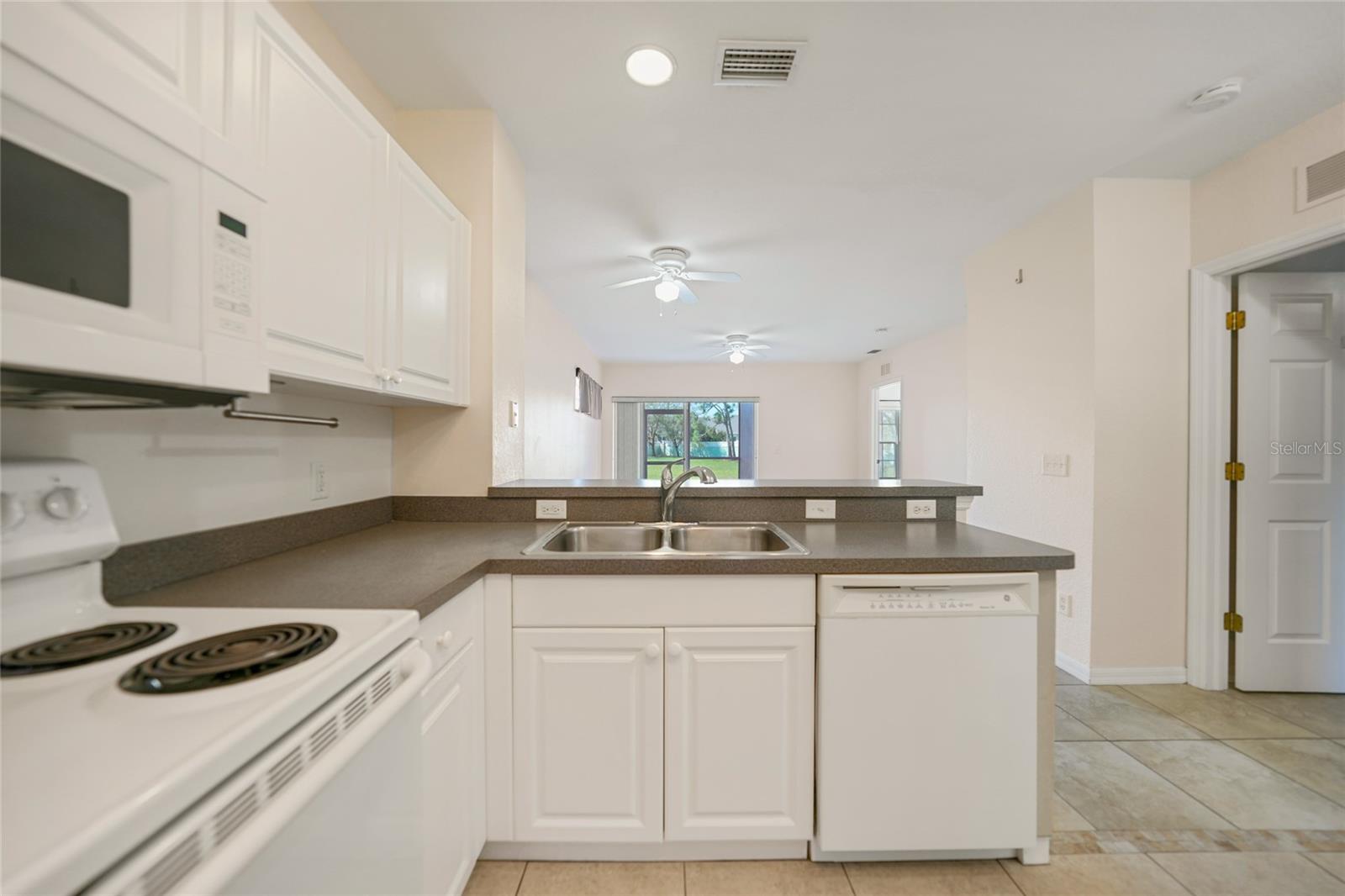 2061 WILLOW HAMMOCK CIR #105, PUNTA GORDA, FL — photo 10