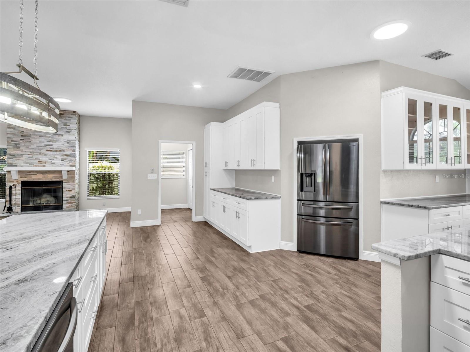 447 WHISPERING LAKES BLVD, TARPON SPRINGS, FL — photo 2