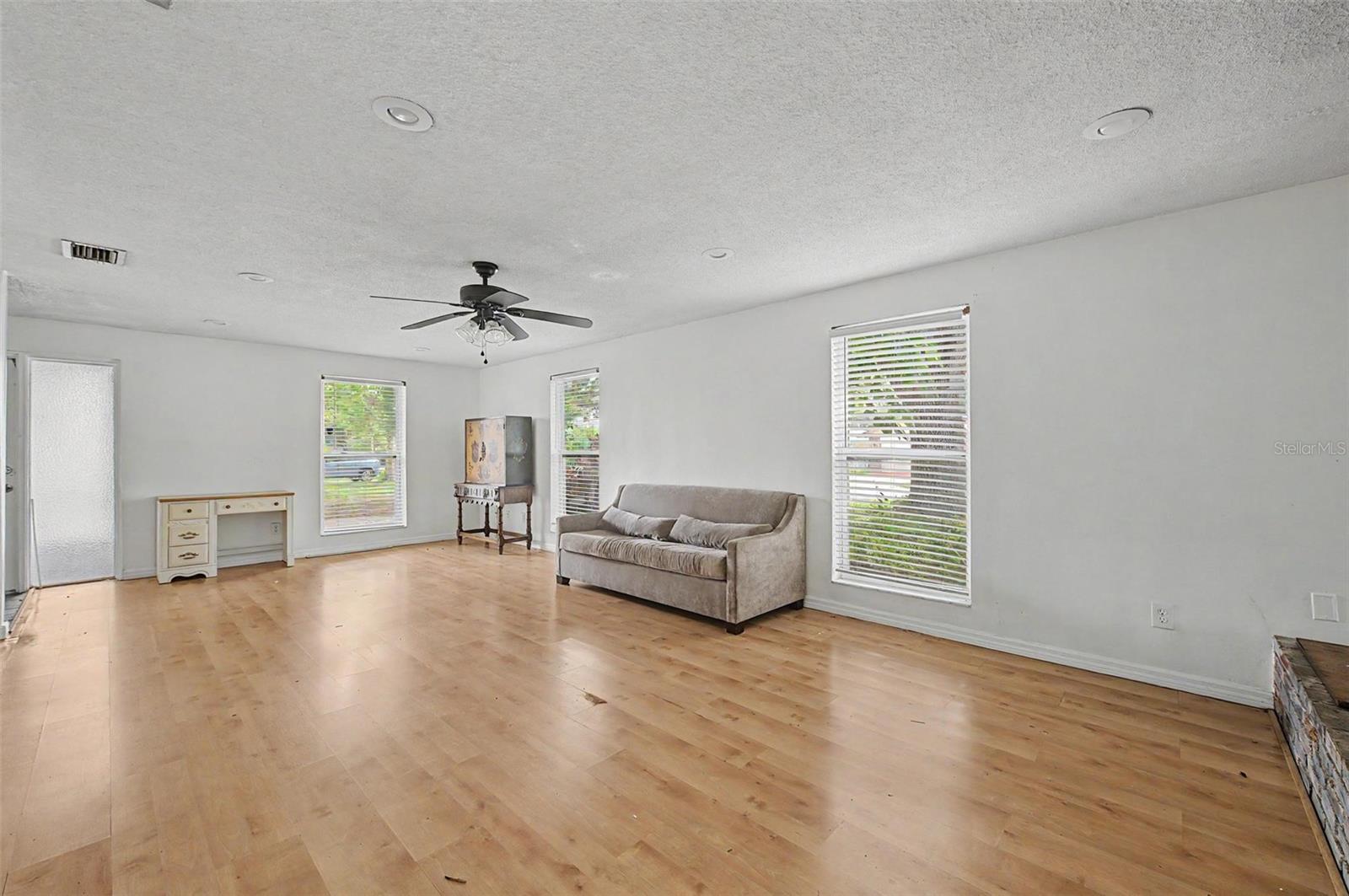 1647 SUMMERDALE DR S, CLEARWATER, FL — photo 9