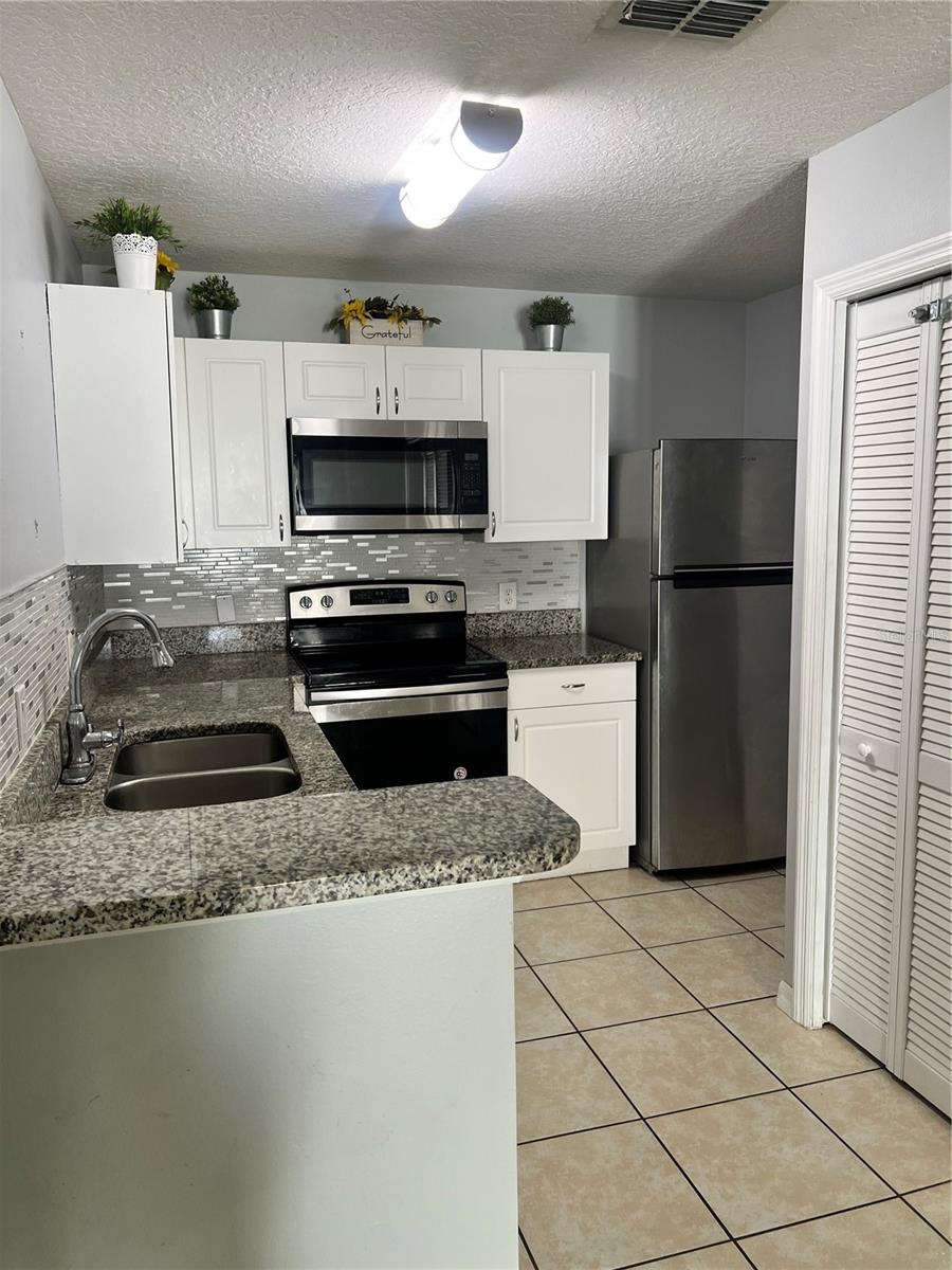8819 GRAND PALMS CIR #A, KISSIMMEE, FL — photo 7