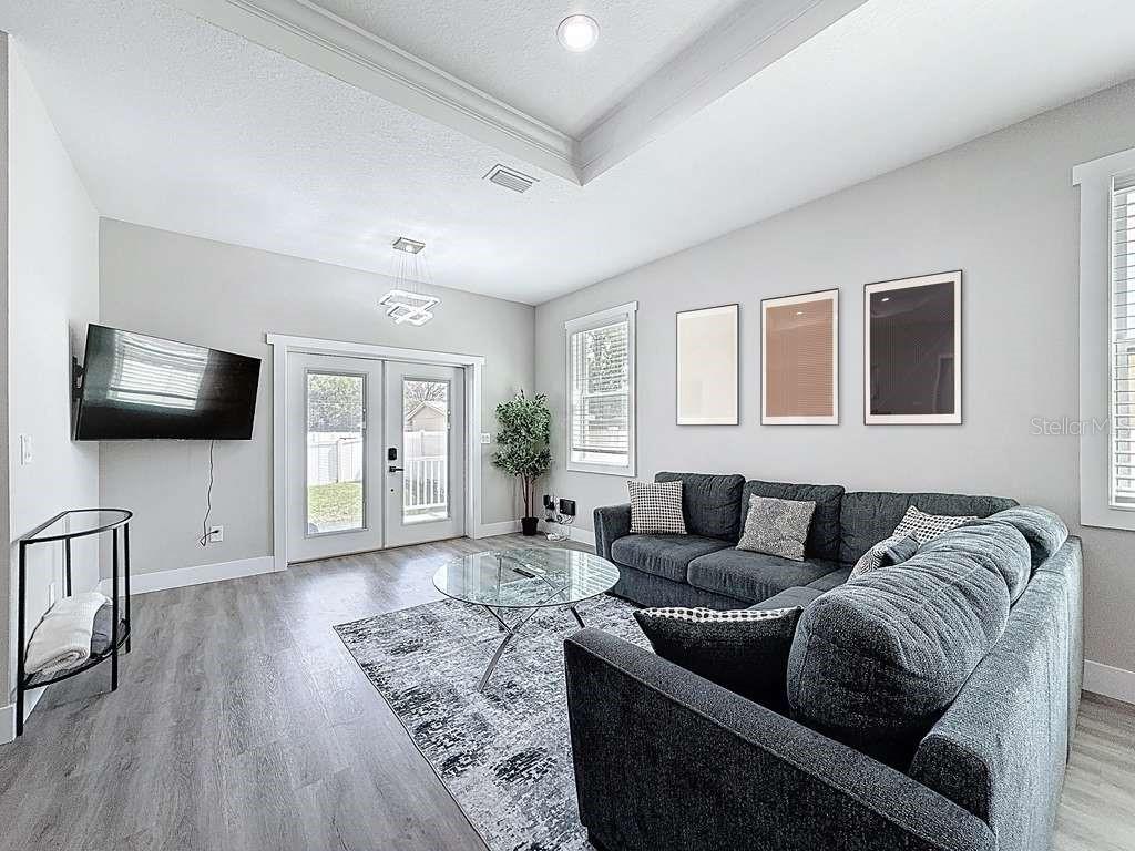 1409 W WOOD ST, TAMPA, FL — photo 8
