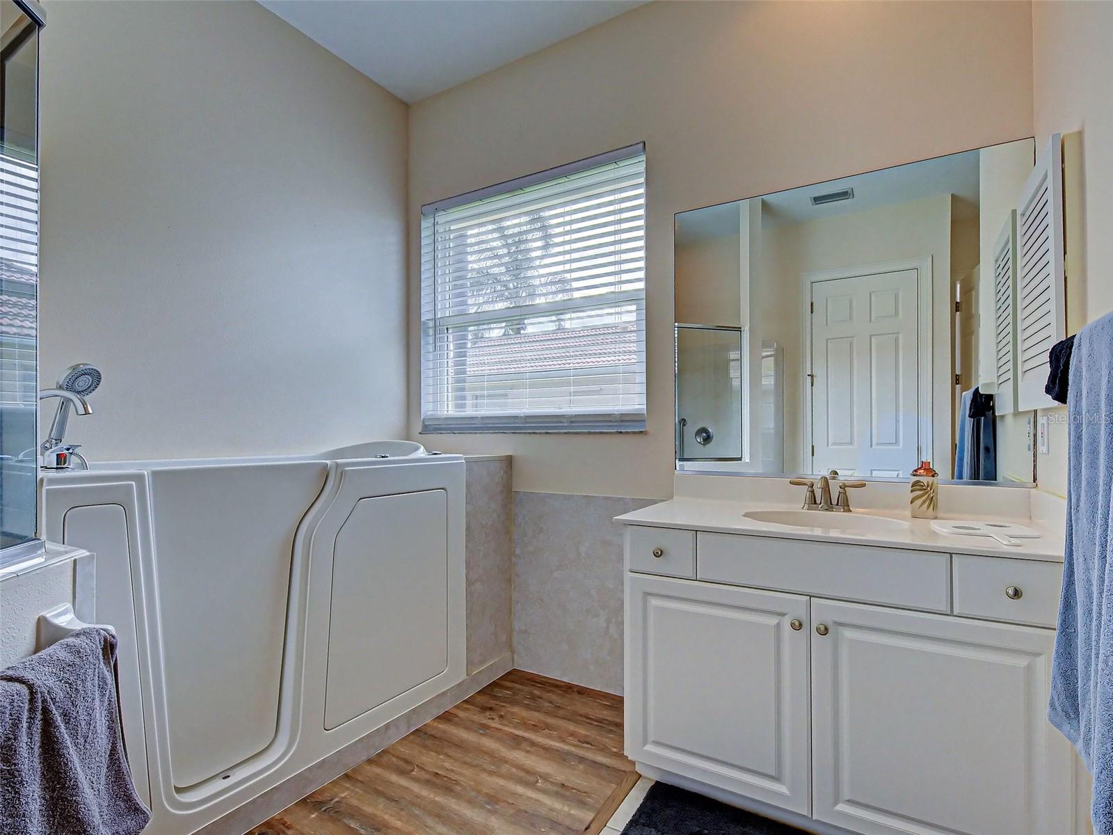 5017 BELLA TERRA DR, VENICE, FL — photo 33