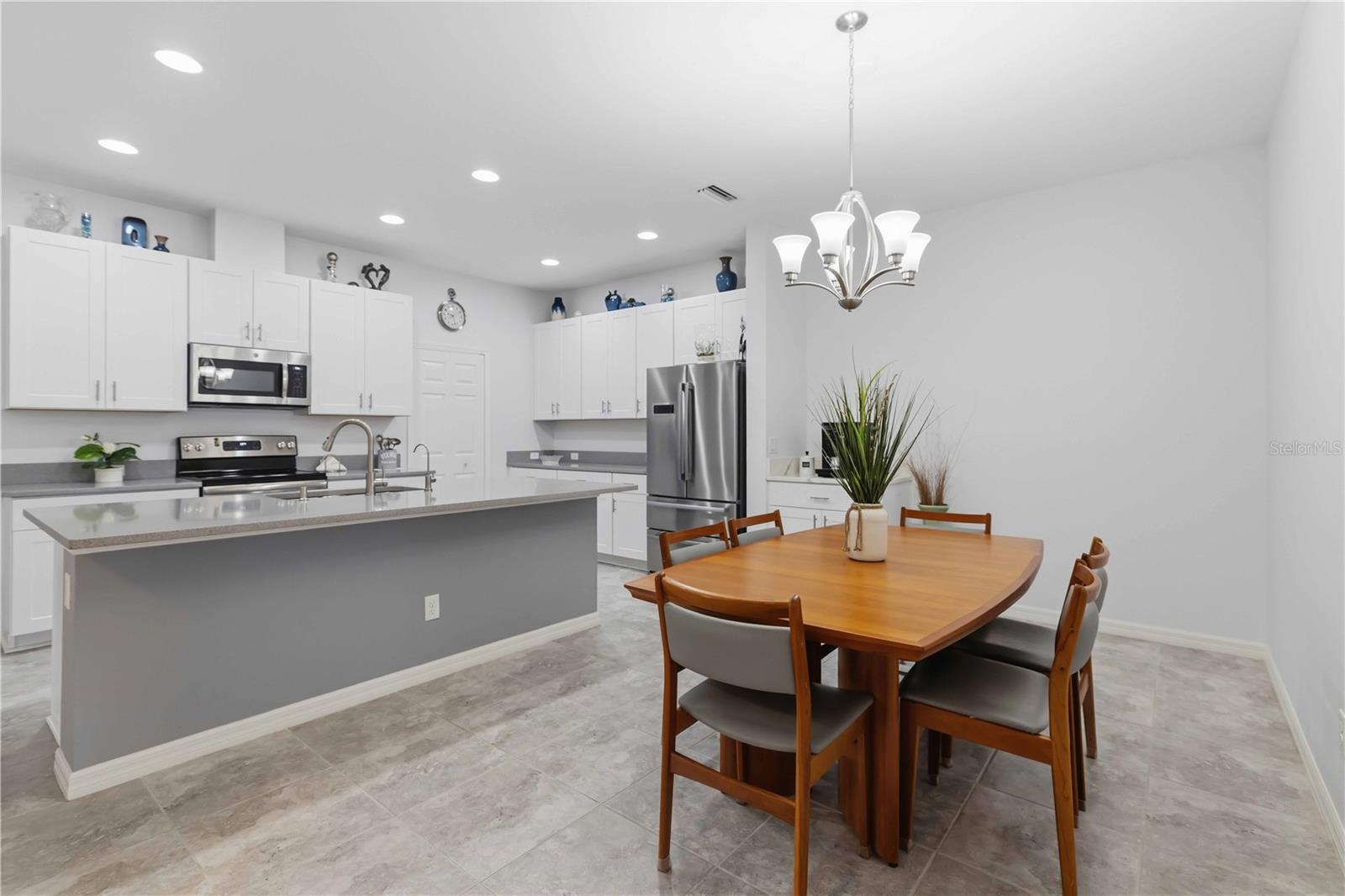 8512 CACHE DR, SARASOTA, FL — photo 14