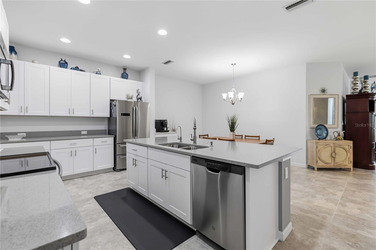 8512 CACHE DR, SARASOTA, FL — photo 21