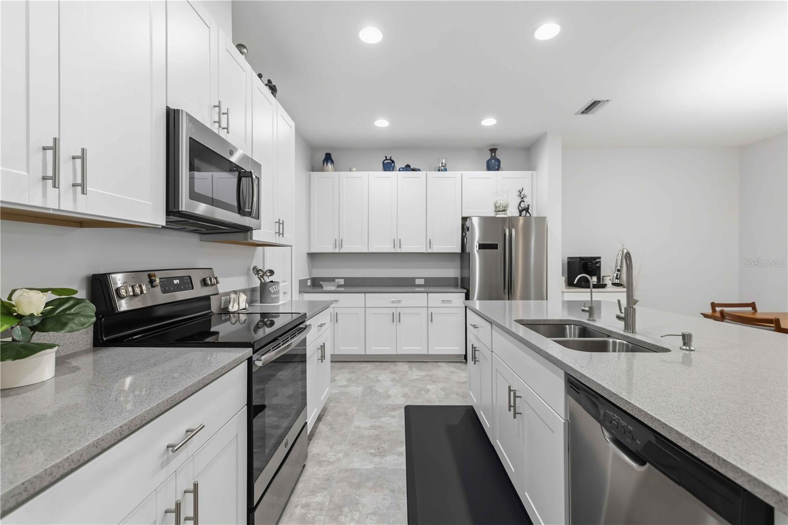 8512 CACHE DR, SARASOTA, FL — photo 22