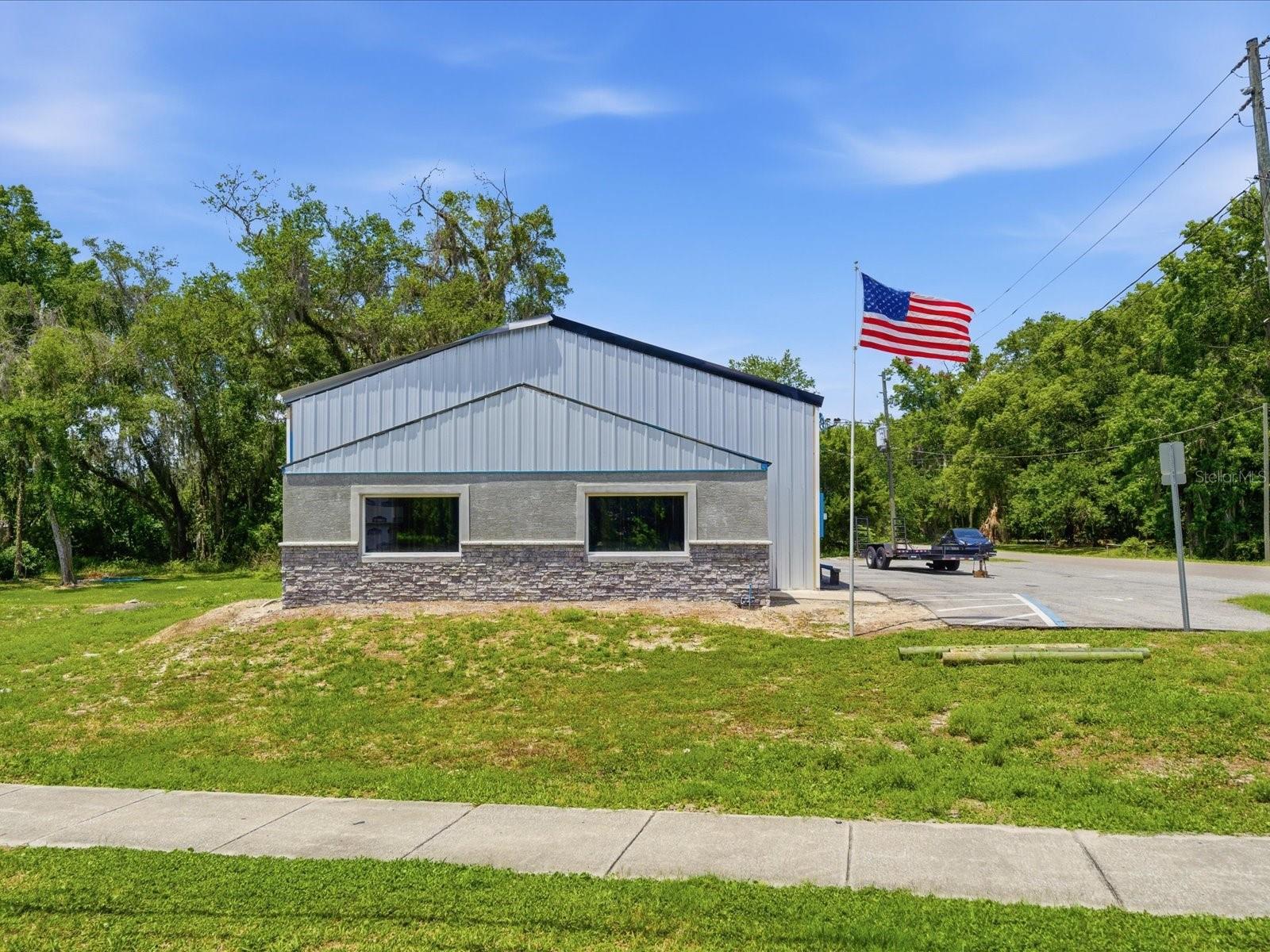 490 SMITH ST, BROOKSVILLE, FL — photo 2