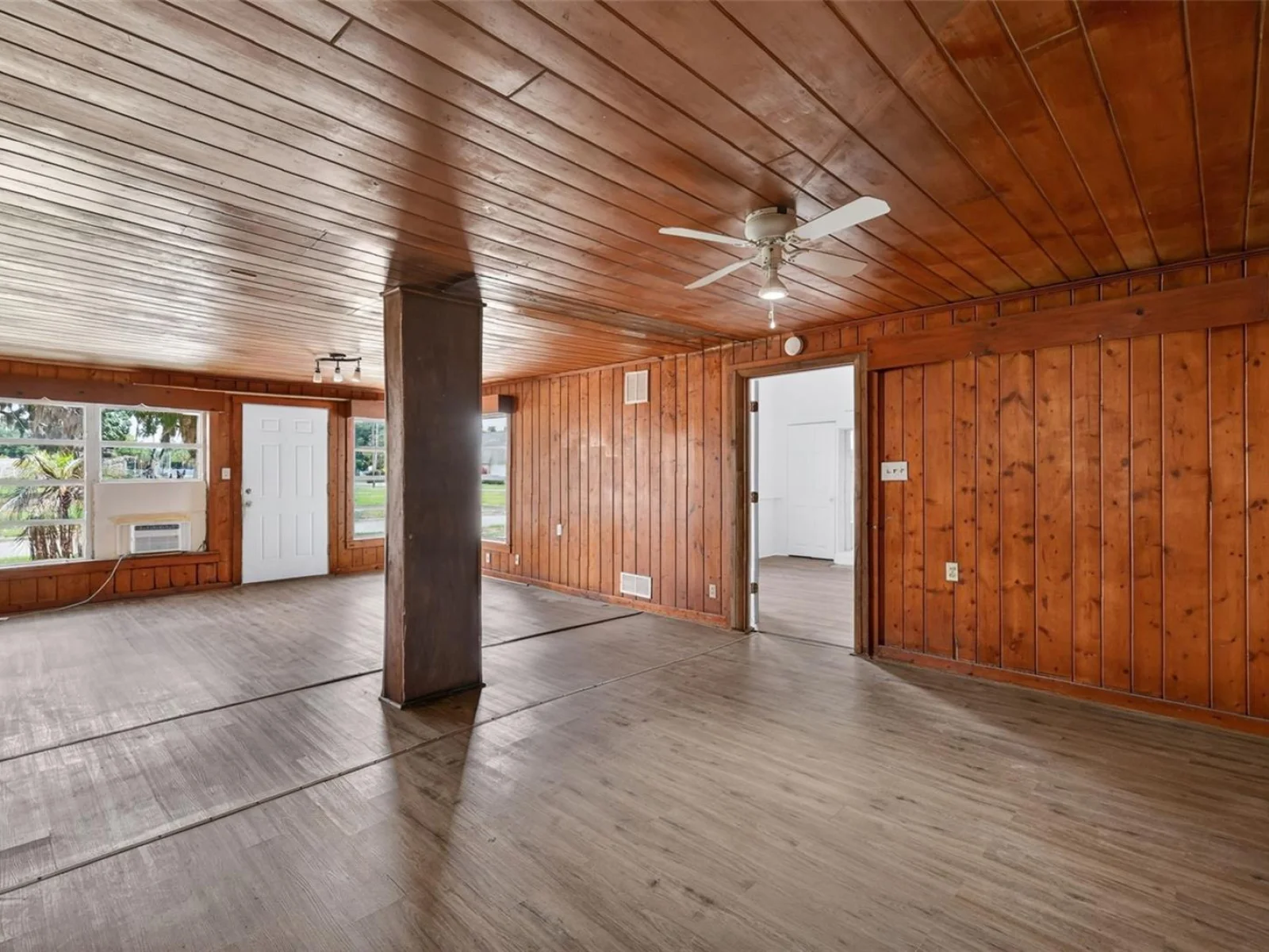 527 E LEMON AVE, EUSTIS, FL — photo 13