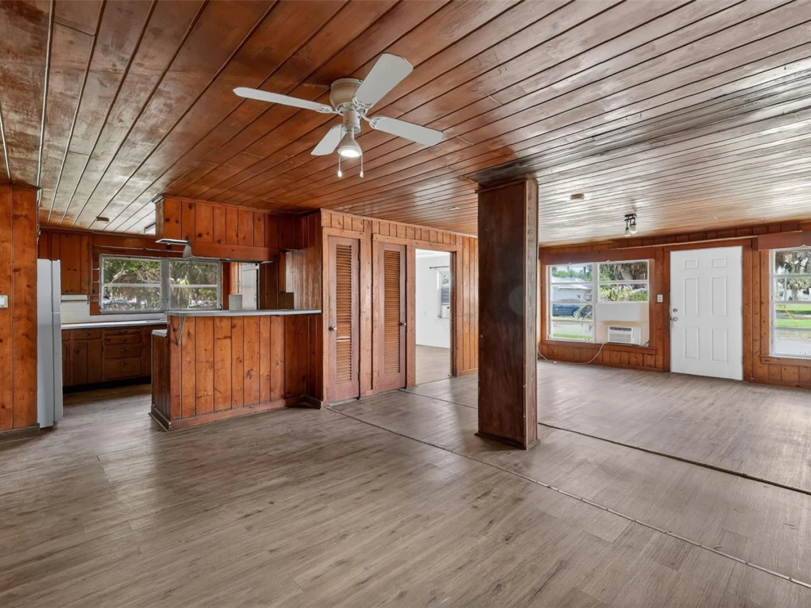527 E LEMON AVE, EUSTIS, FL — photo 15