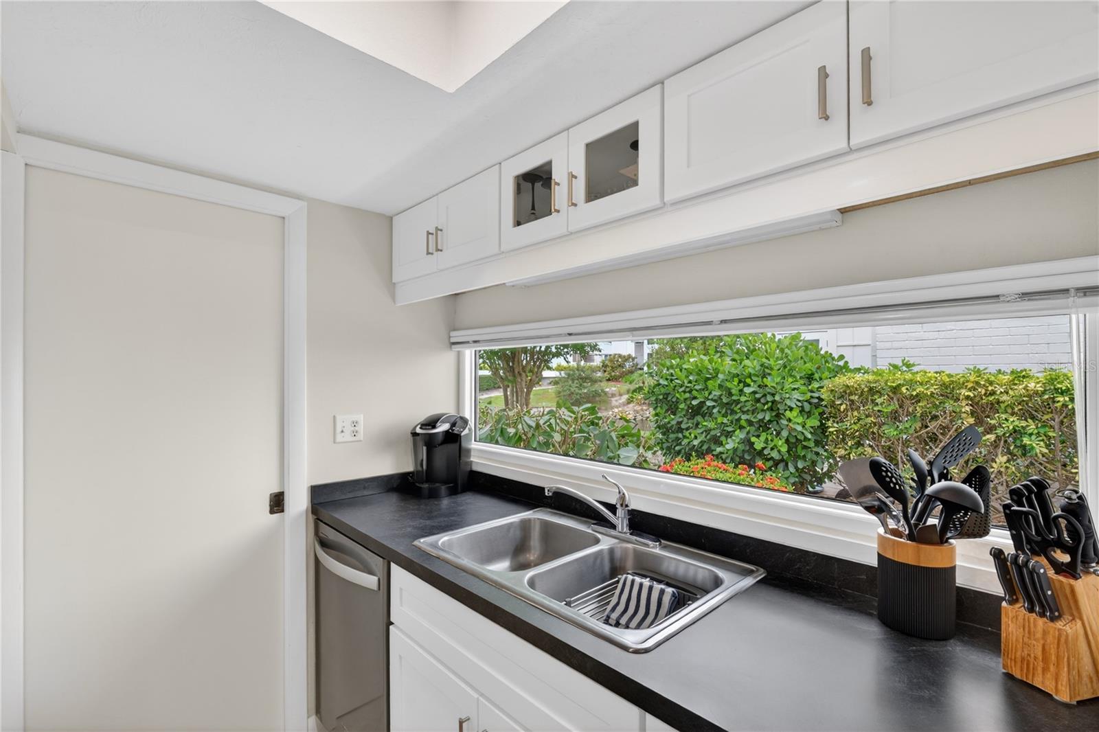 1128 W PEPPERTREE LN #111, SARASOTA, FL — photo 15
