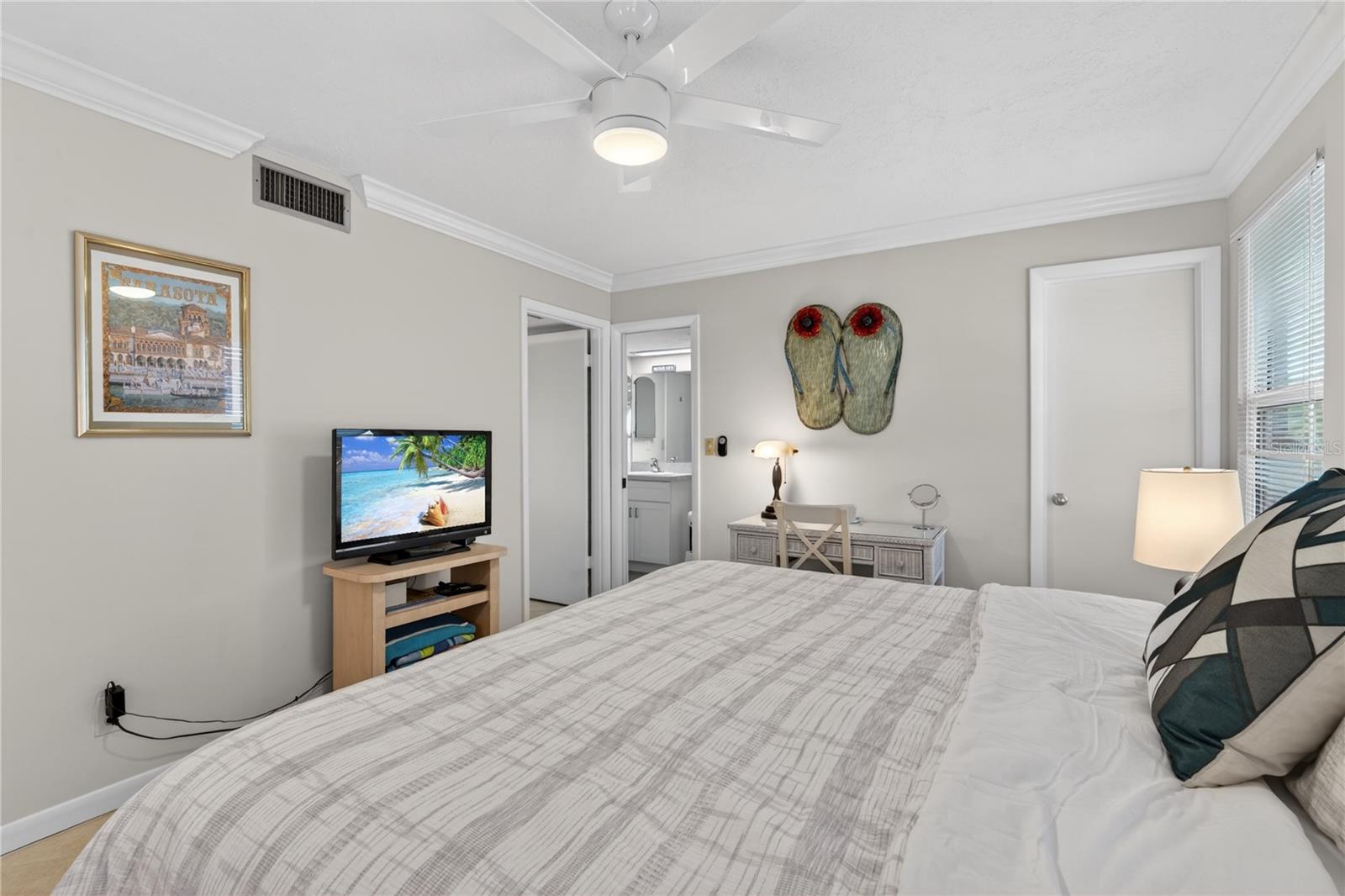 1128 W PEPPERTREE LN #111, SARASOTA, FL — photo 17