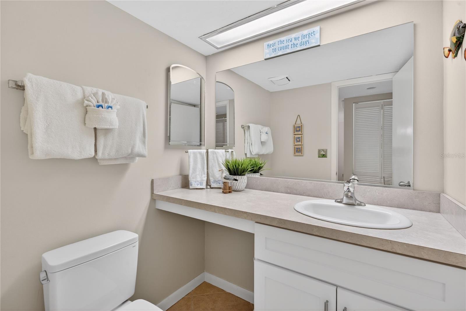 1128 W PEPPERTREE LN #111, SARASOTA, FL — photo 23
