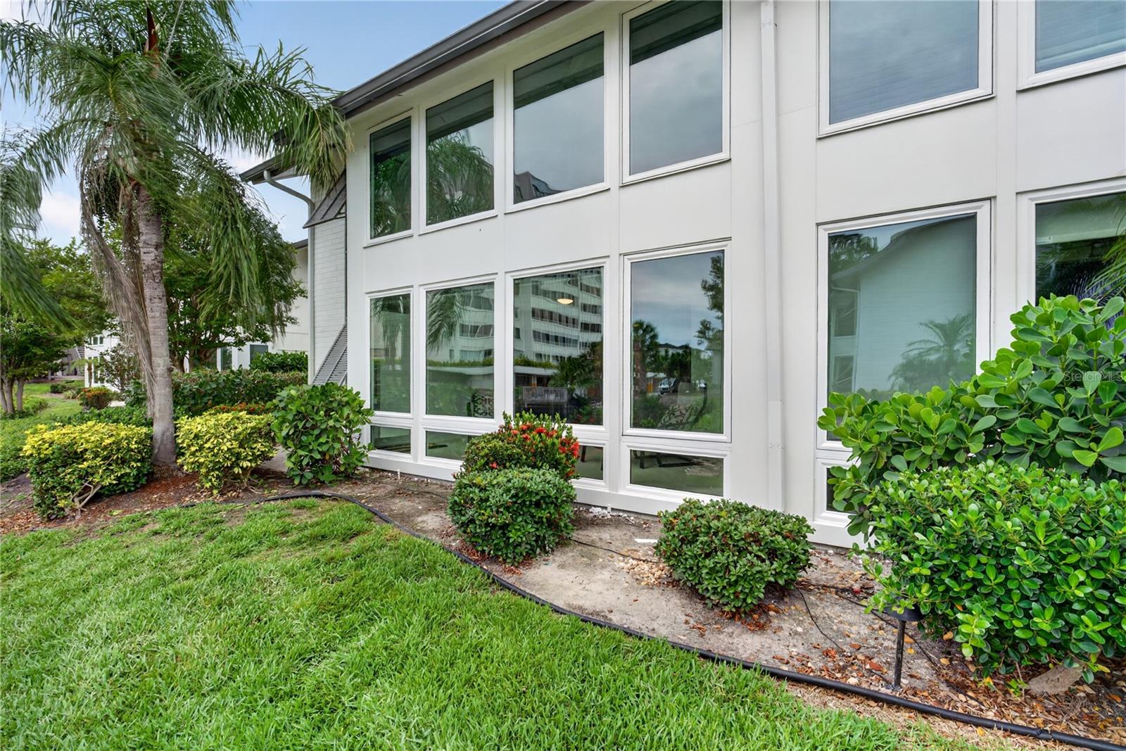 1128 W PEPPERTREE LN #111, SARASOTA, FL — photo 25