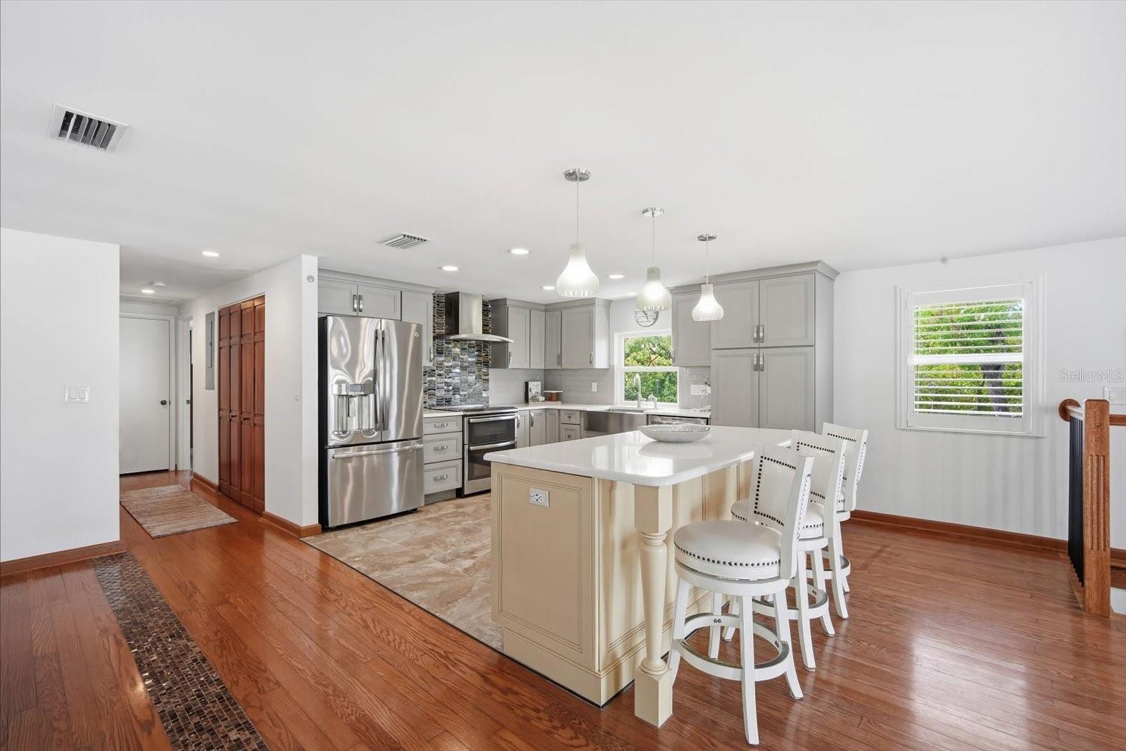 2811 AVENUE C, HOLMES BEACH, FL — photo 10
