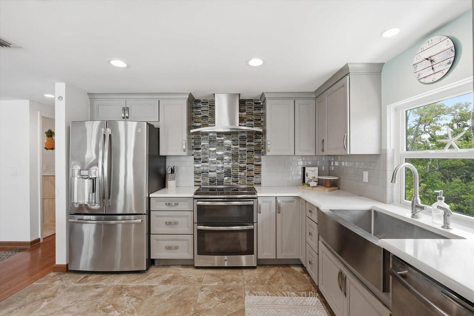 2811 AVENUE C, HOLMES BEACH, FL — photo 13