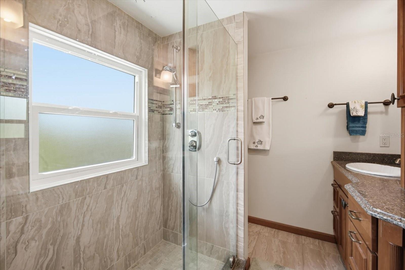 2811 AVENUE C, HOLMES BEACH, FL — photo 17