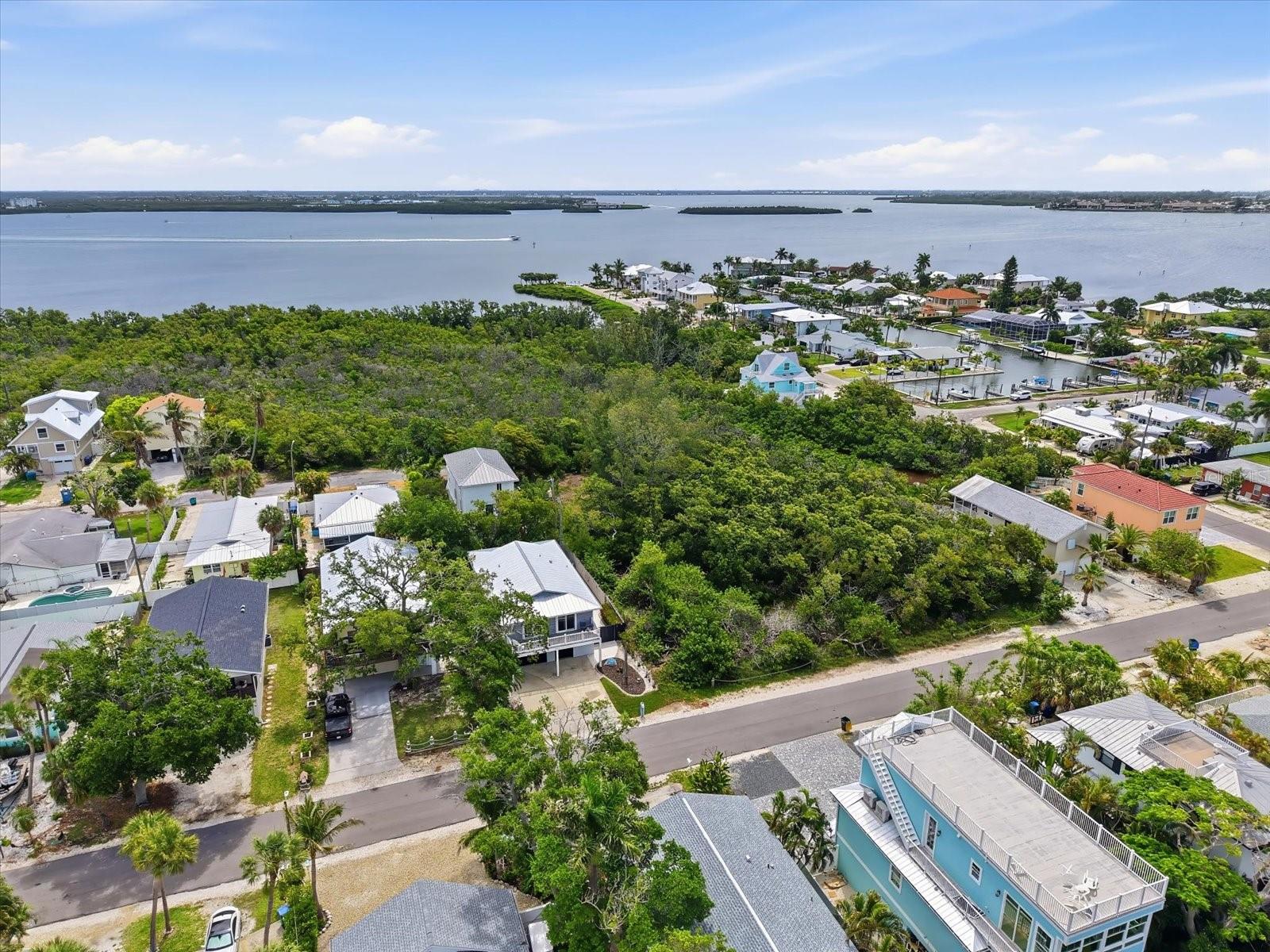 2811 AVENUE C, HOLMES BEACH, FL — photo 39