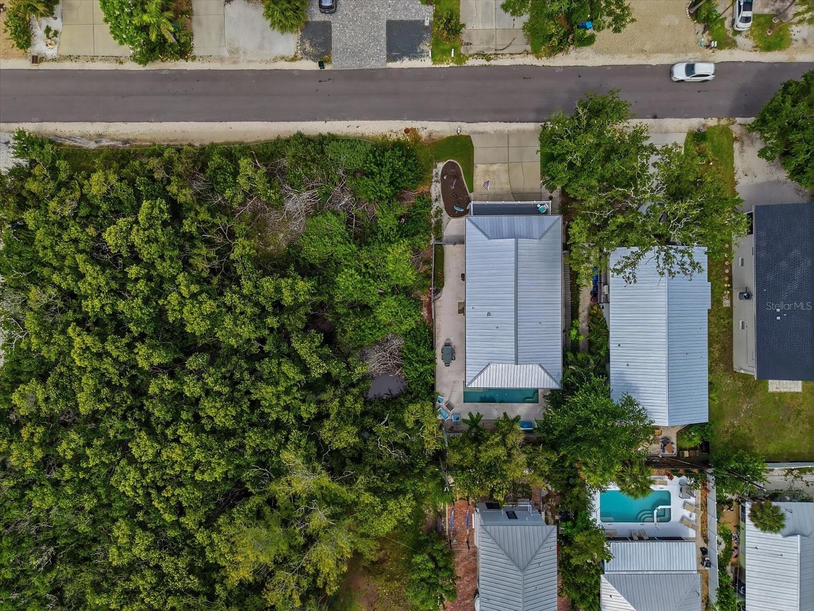 2811 AVENUE C, HOLMES BEACH, FL — photo 41