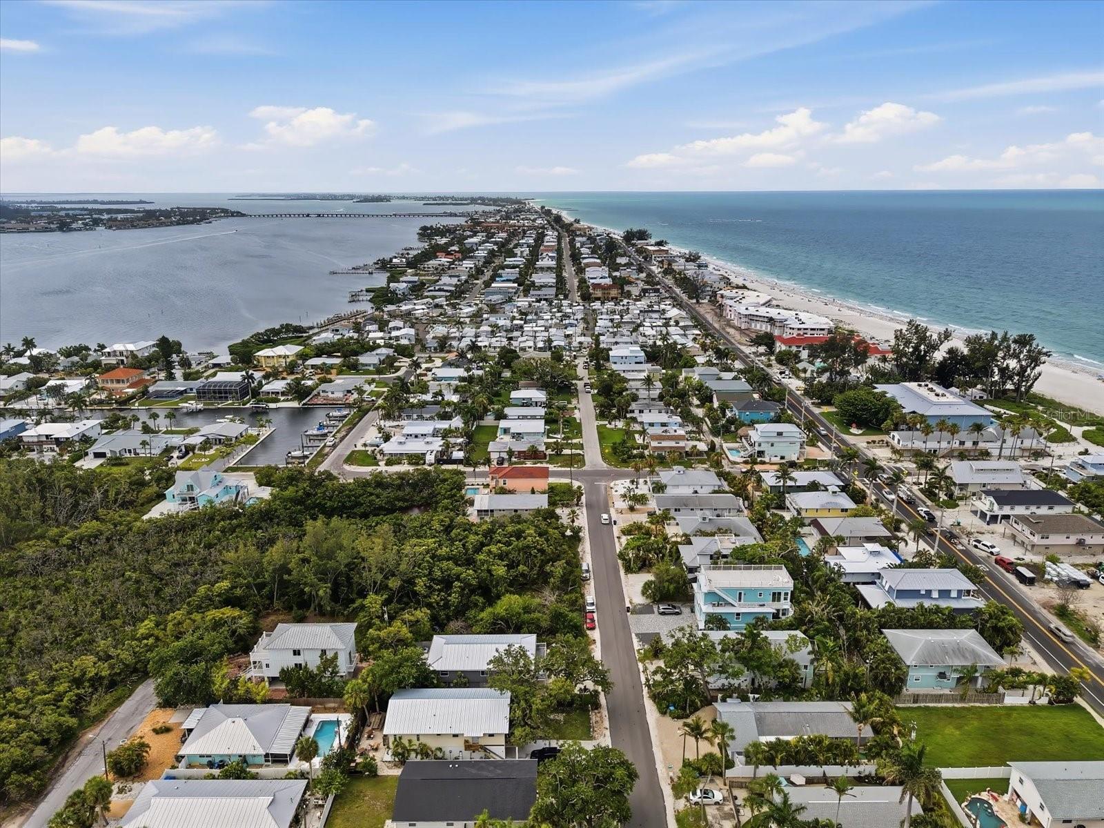 2811 AVENUE C, HOLMES BEACH, FL — photo 45