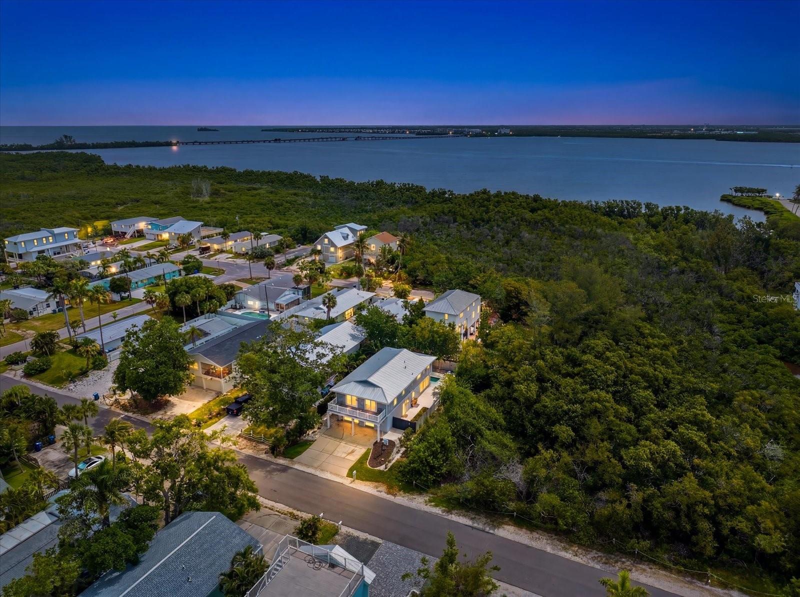 2811 AVENUE C, HOLMES BEACH, FL — photo 53