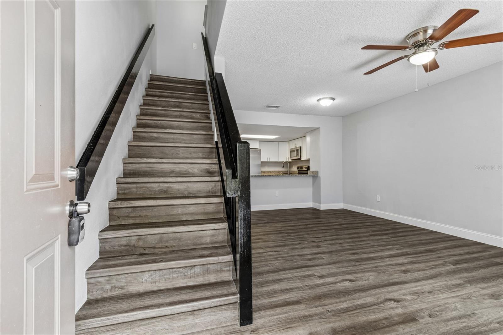 1403 BRIGADOON DR, CLEARWATER, FL — photo 4