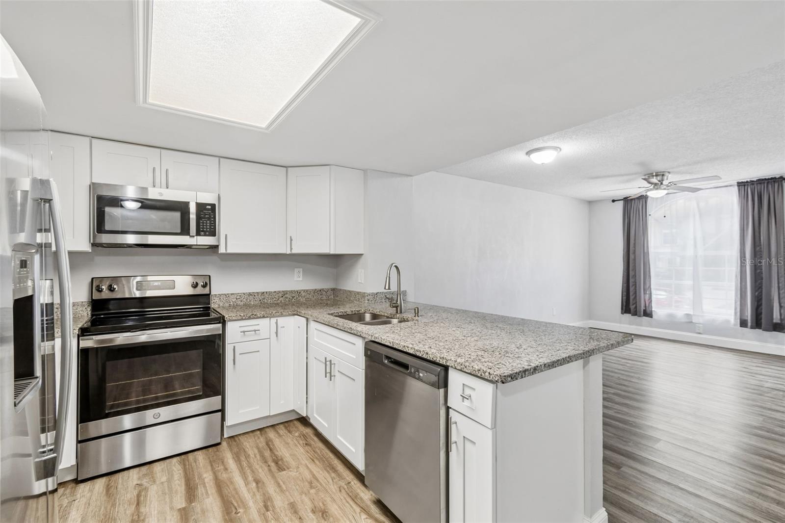 1403 BRIGADOON DR, CLEARWATER, FL — photo 9