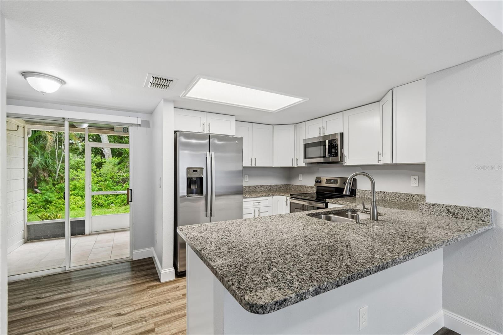 1403 BRIGADOON DR, CLEARWATER, FL — photo 10