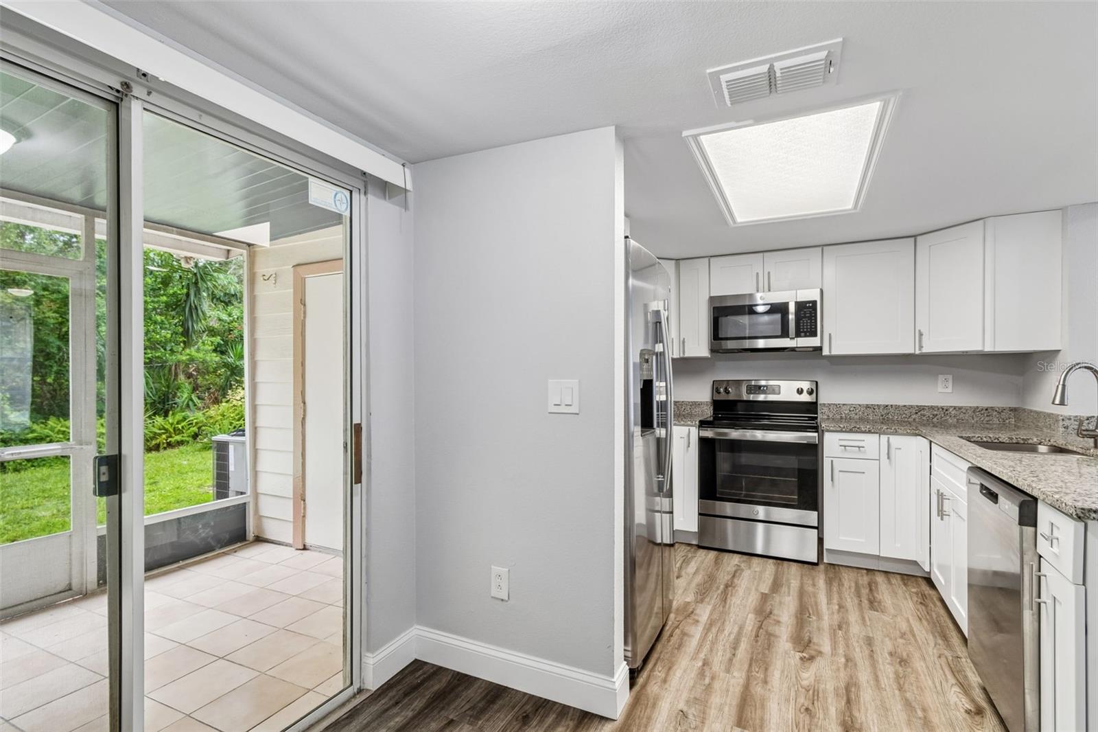 1403 BRIGADOON DR, CLEARWATER, FL — photo 14