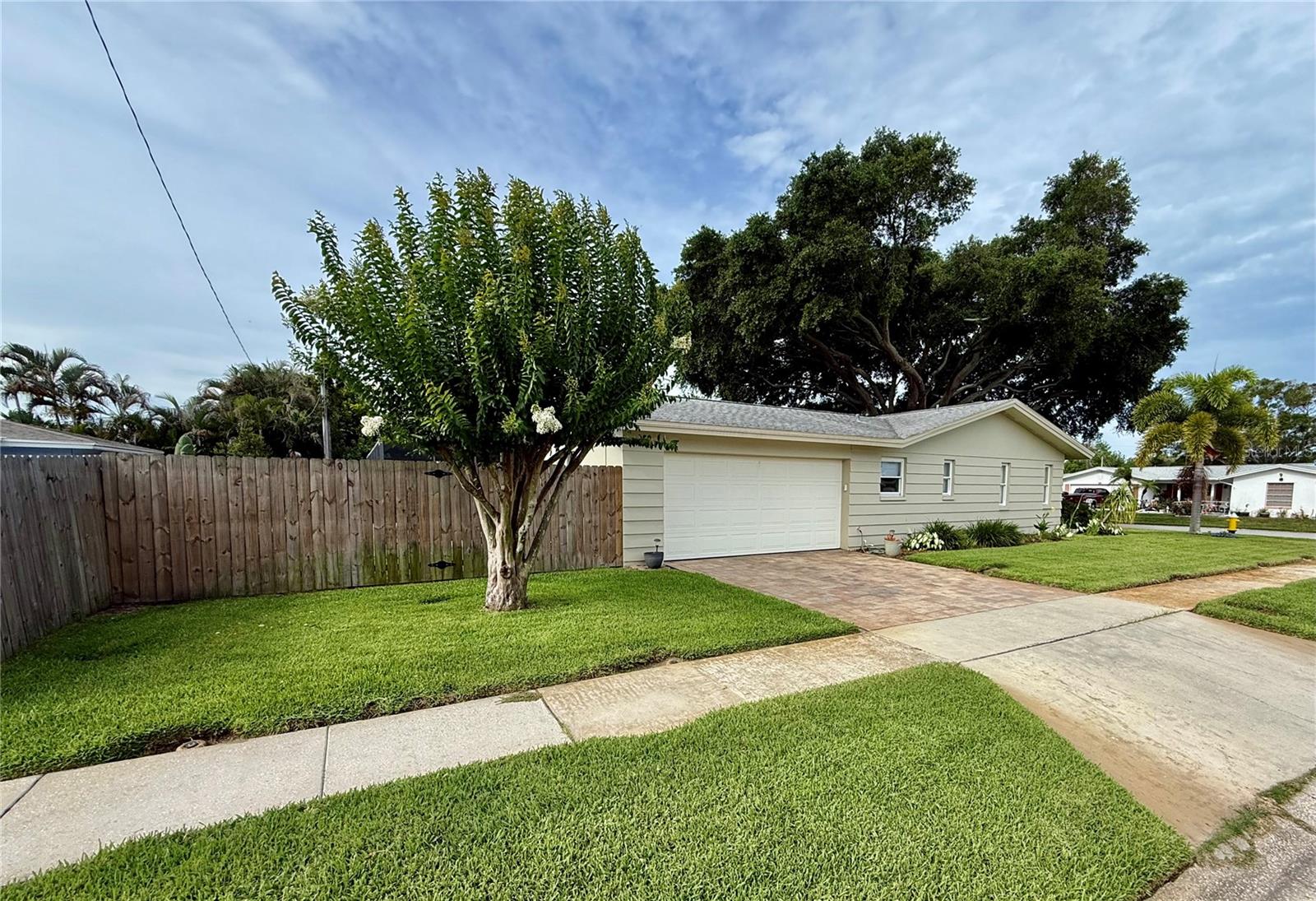 1853 PARADISE LN, CLEARWATER, FL — photo 4