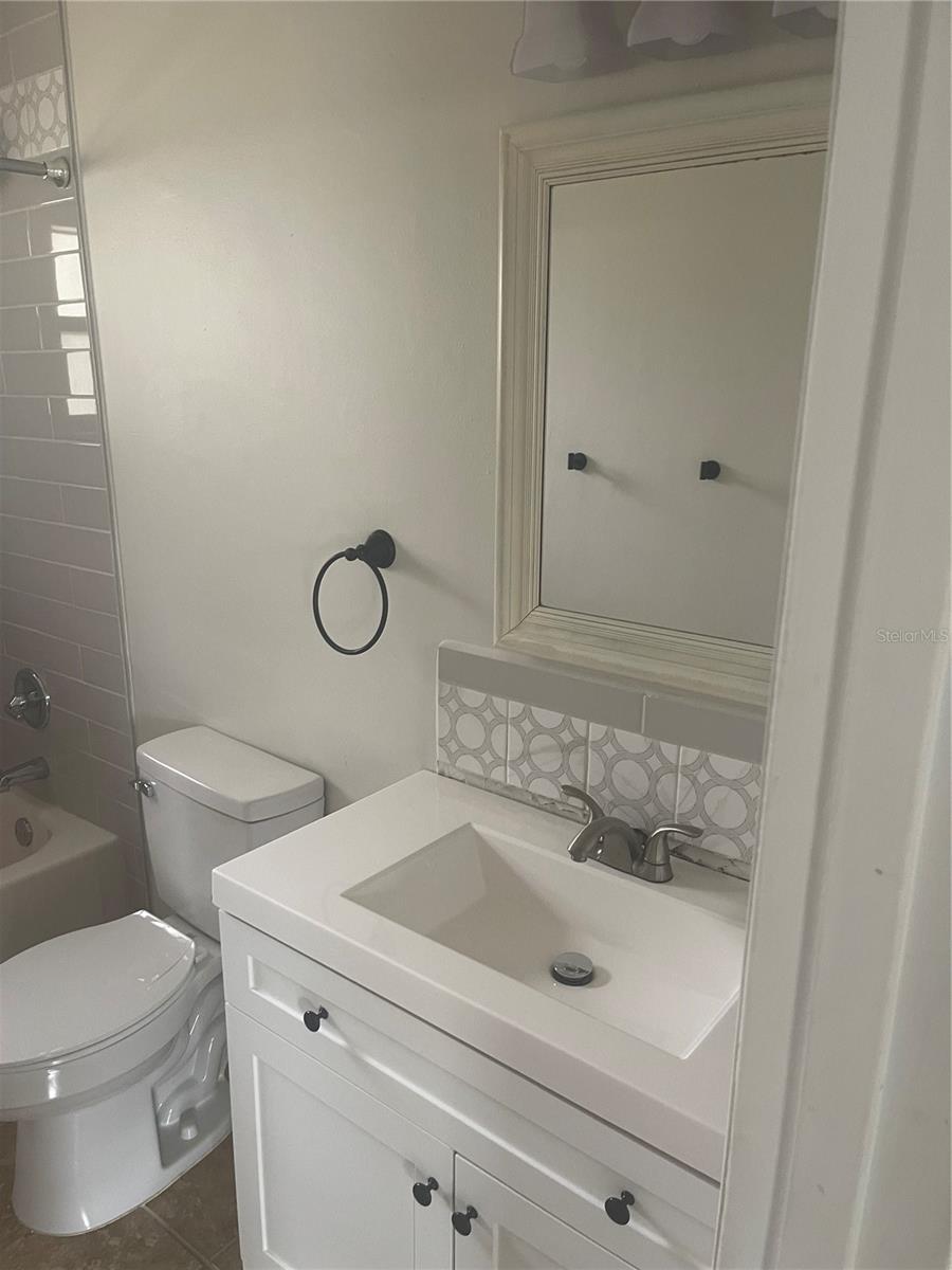 906 ESSEX RD, BRANDON, FL — photo 9