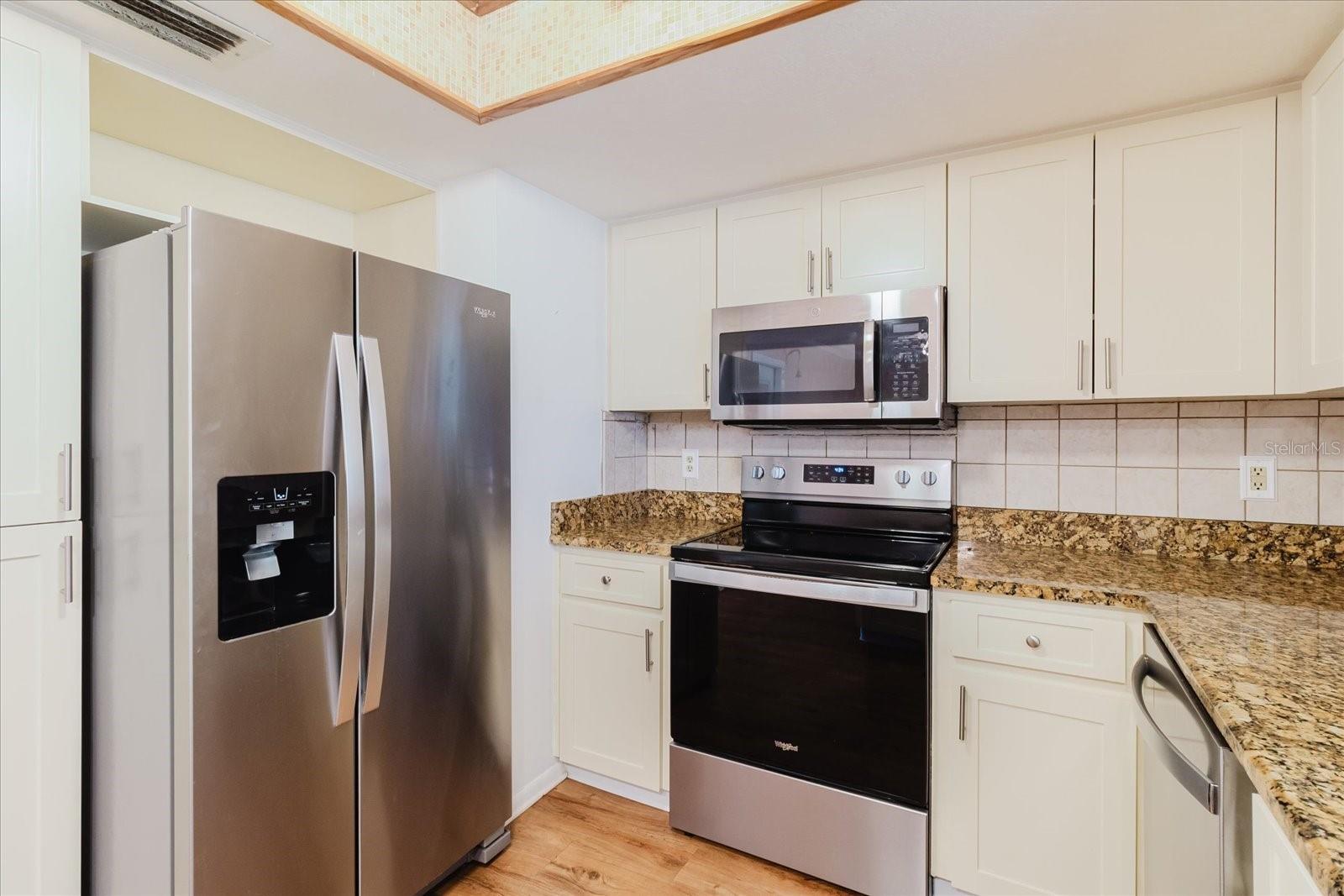 1201 CARA DR, LARGO, FL — photo 30