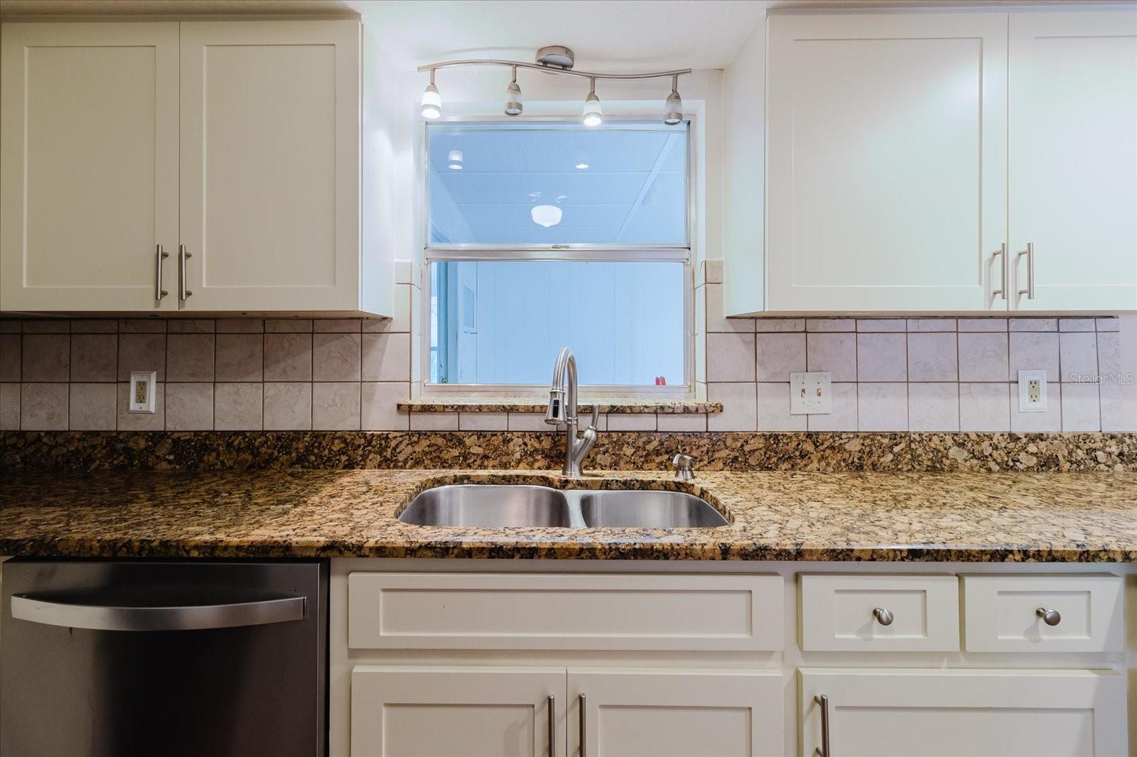 1201 CARA DR, LARGO, FL — photo 34
