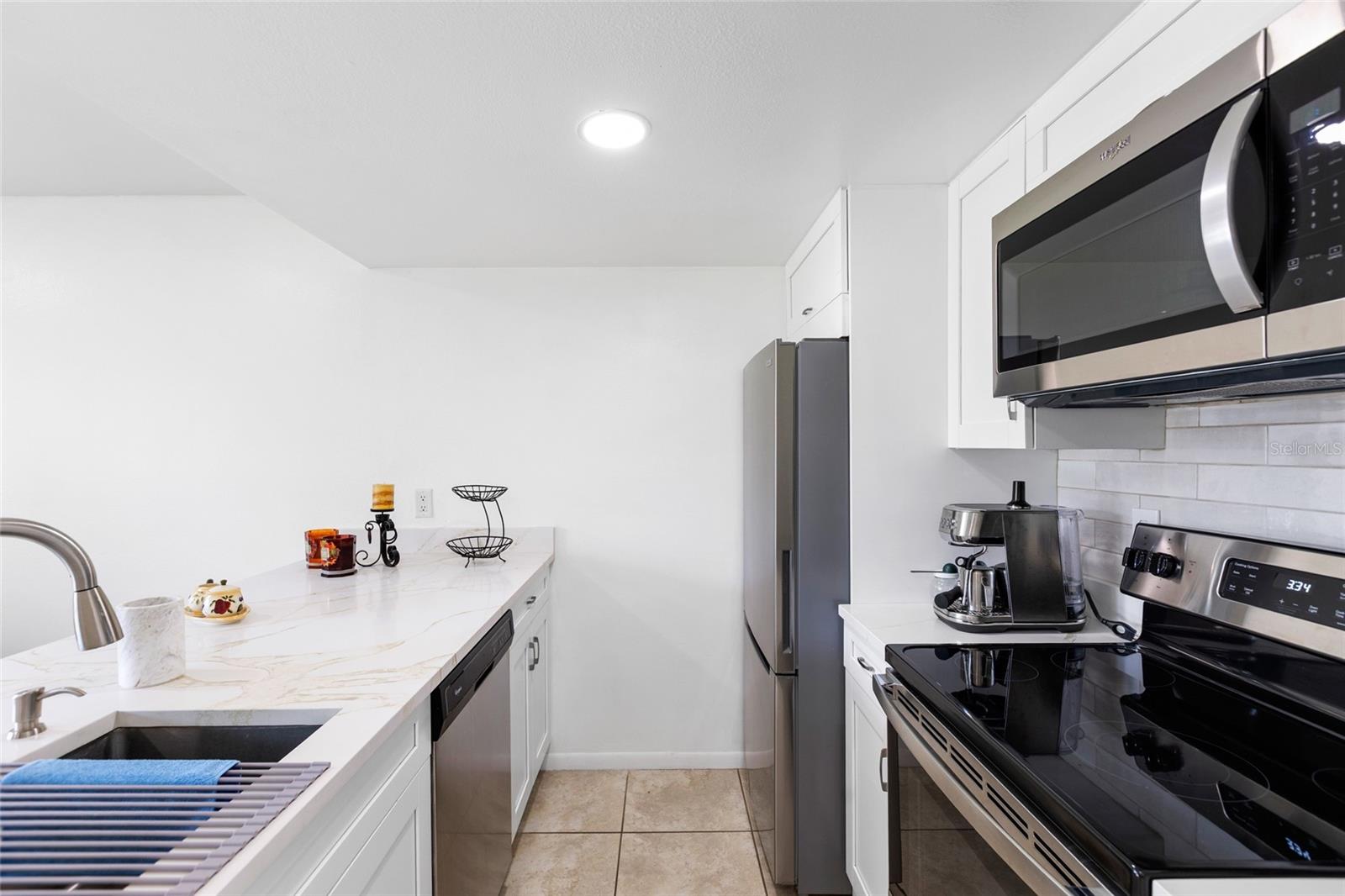 2525 W BAY DR #D13, LARGO, FL — photo 13