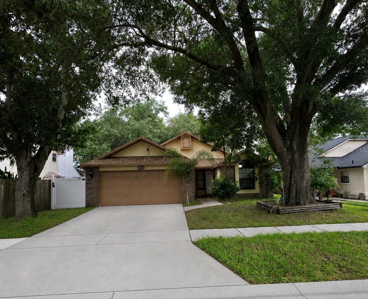 2201 GRASMERE DR, APOPKA, FL