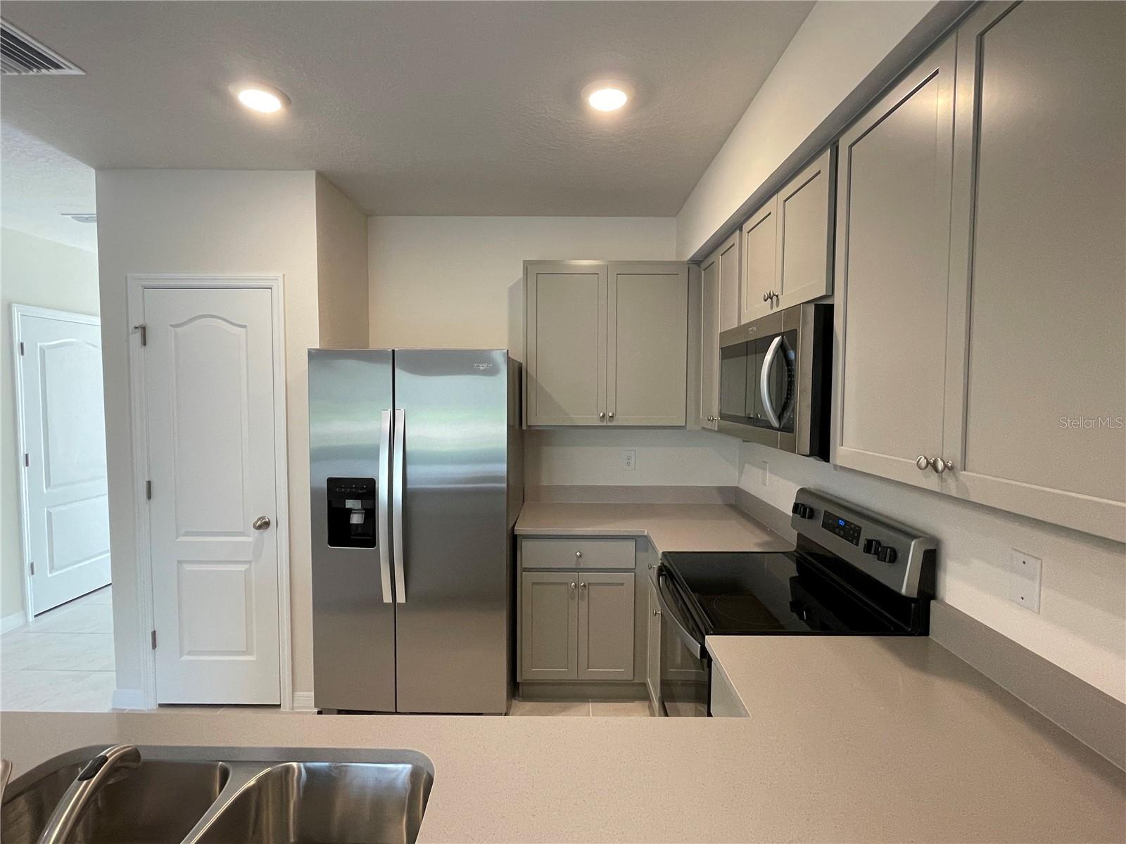 3057 CANARY AVE, DAVENPORT, FL — photo 8
