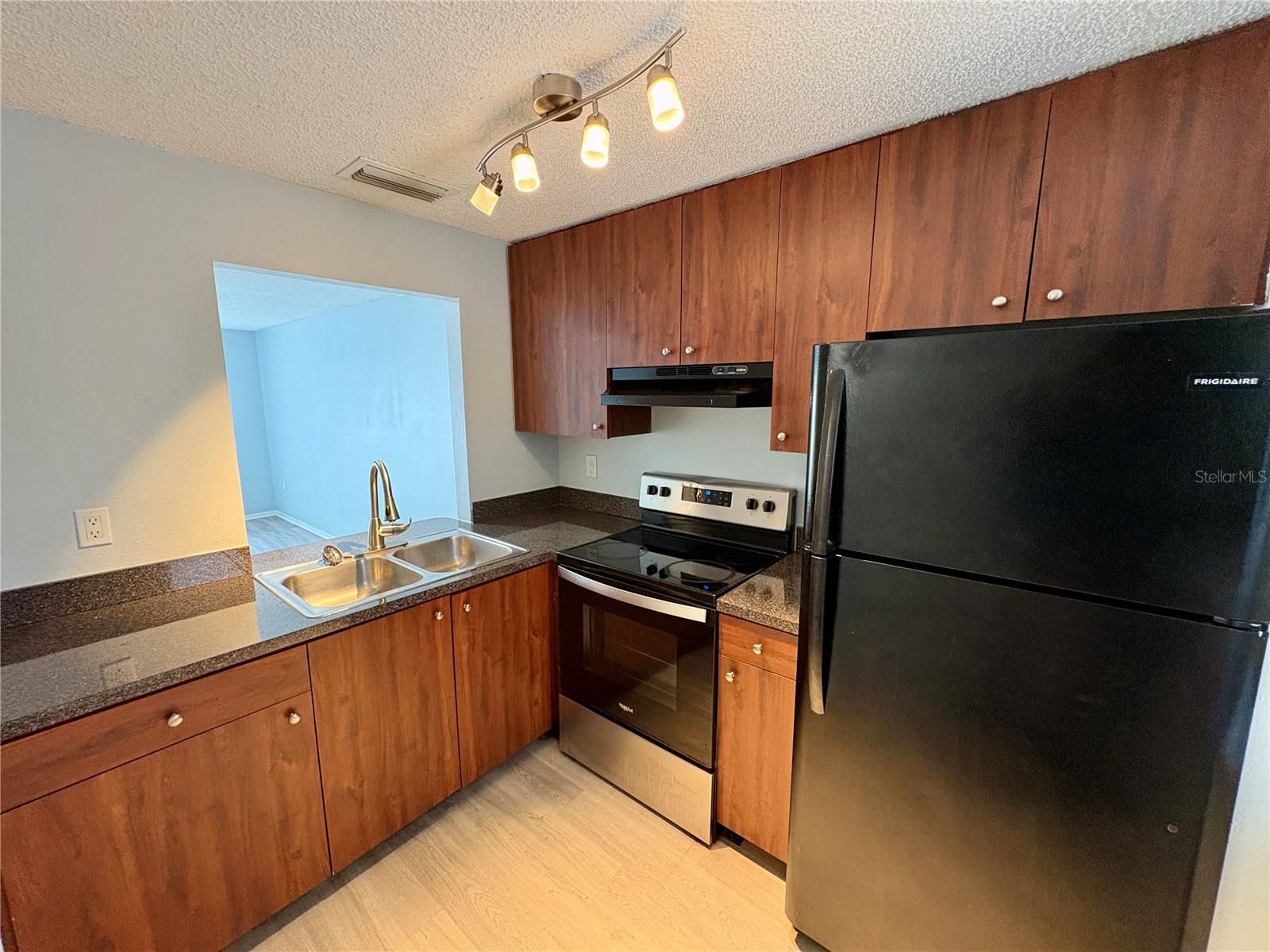 408 57TH AVENUE DR E #A, BRADENTON, FL — photo 3