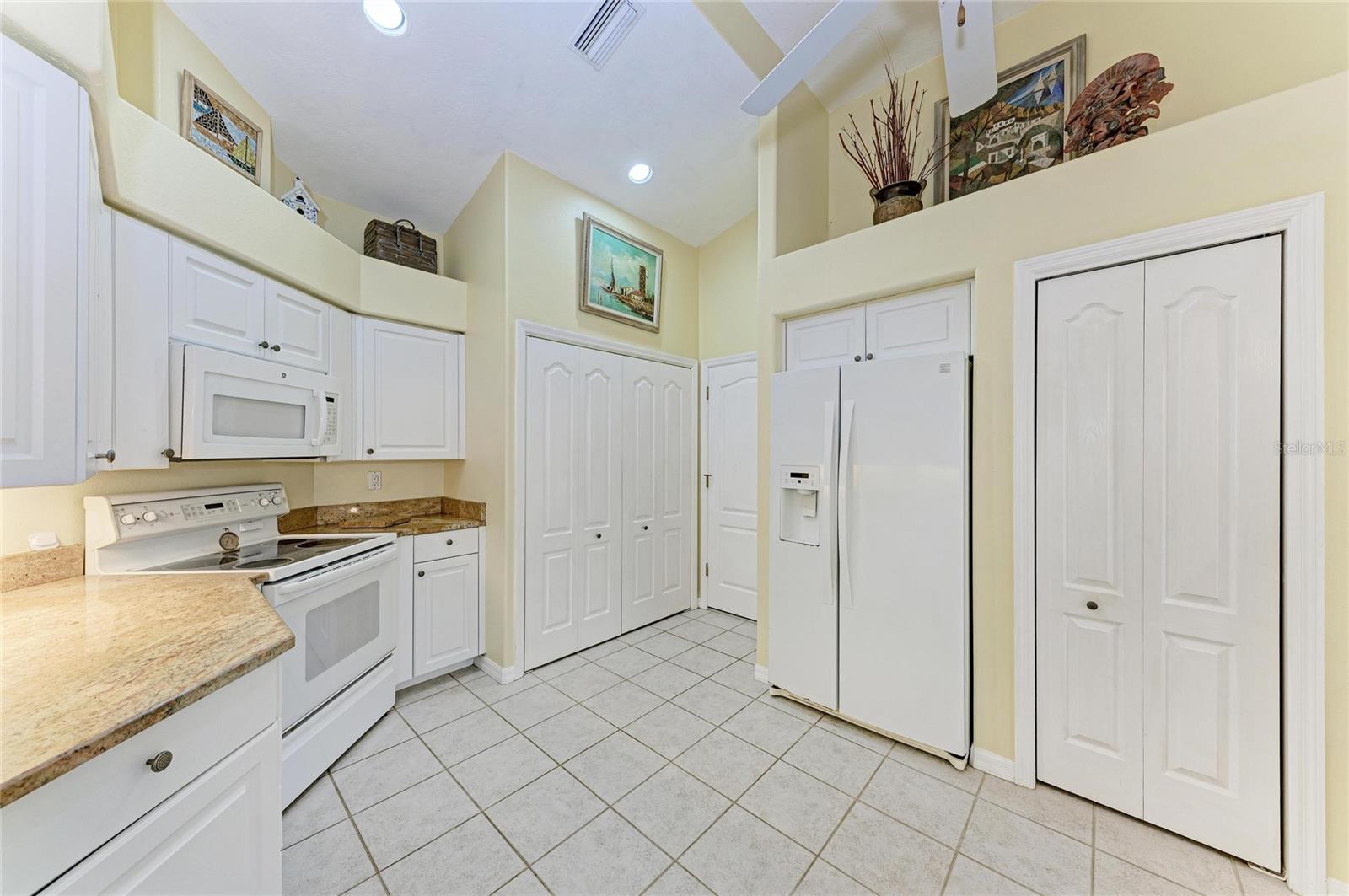 3883 ALAMANDA DR, SARASOTA, FL — photo 9