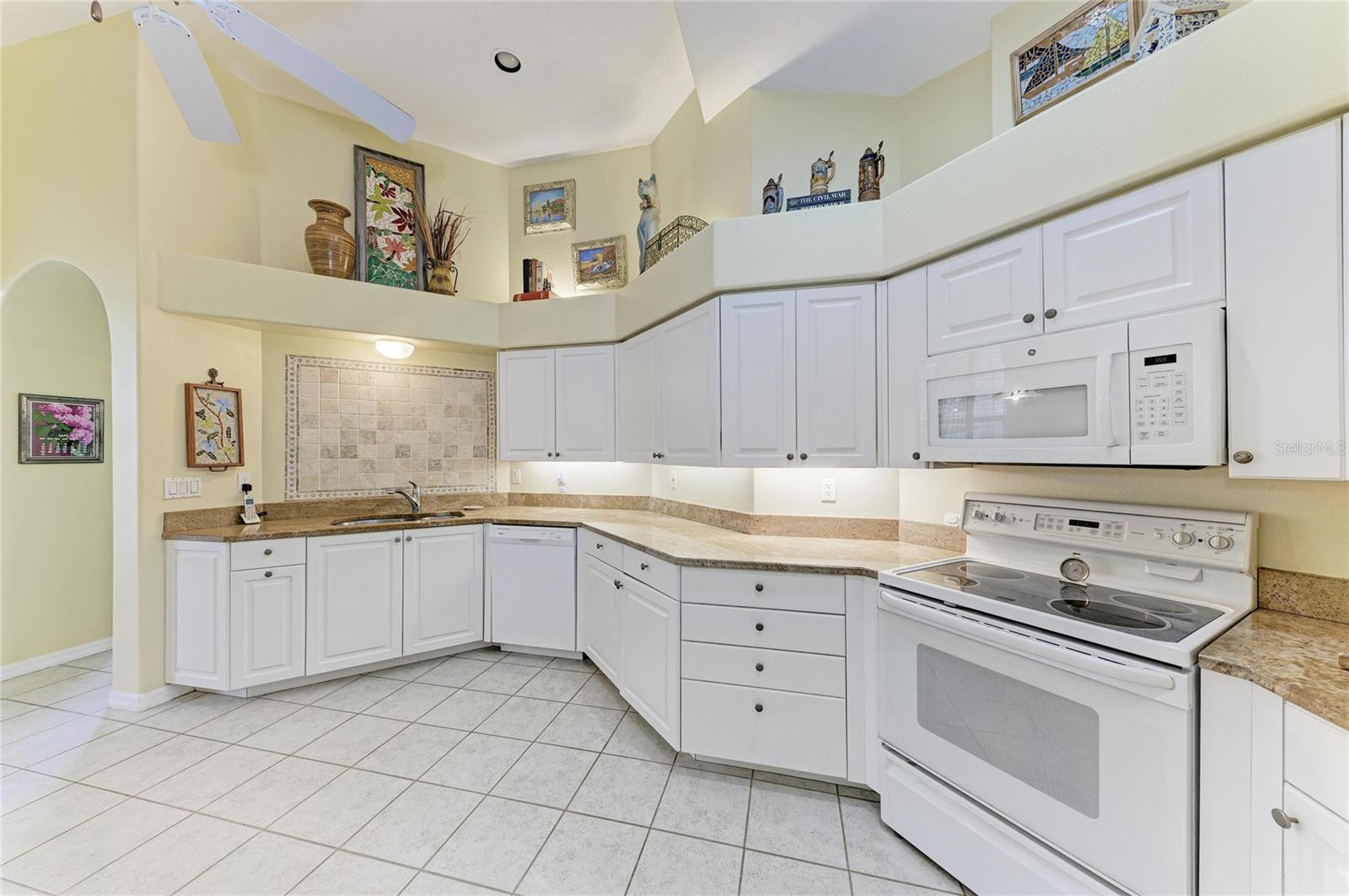 3883 ALAMANDA DR, SARASOTA, FL — photo 10