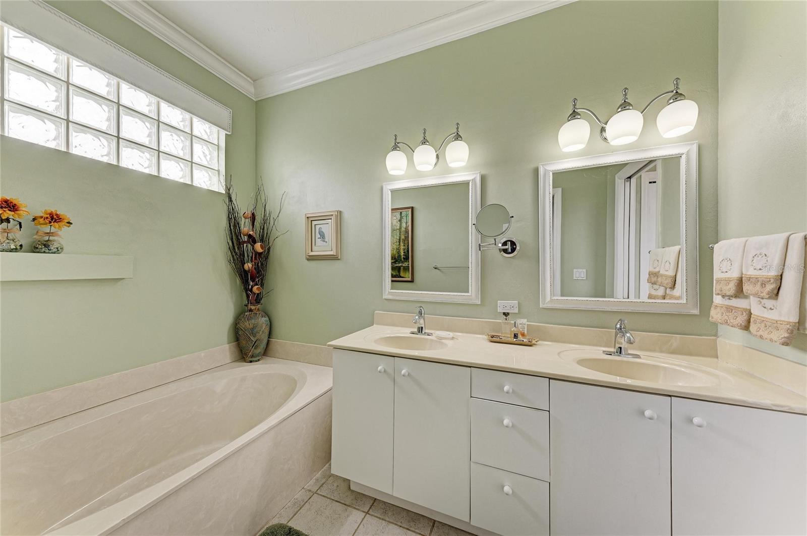 3883 ALAMANDA DR, SARASOTA, FL — photo 15